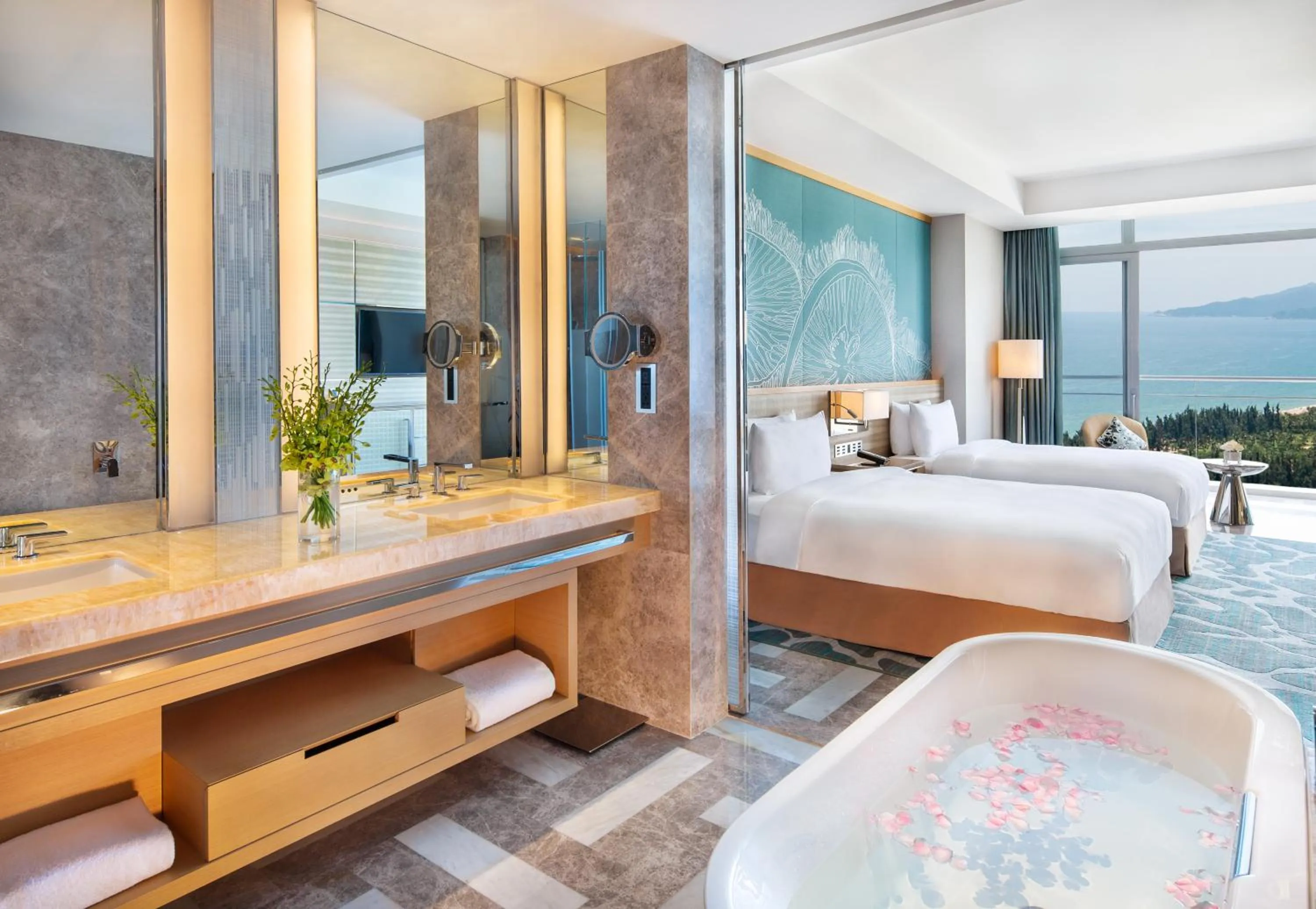 Photo of the whole room, Bed in Atlantis Sanya