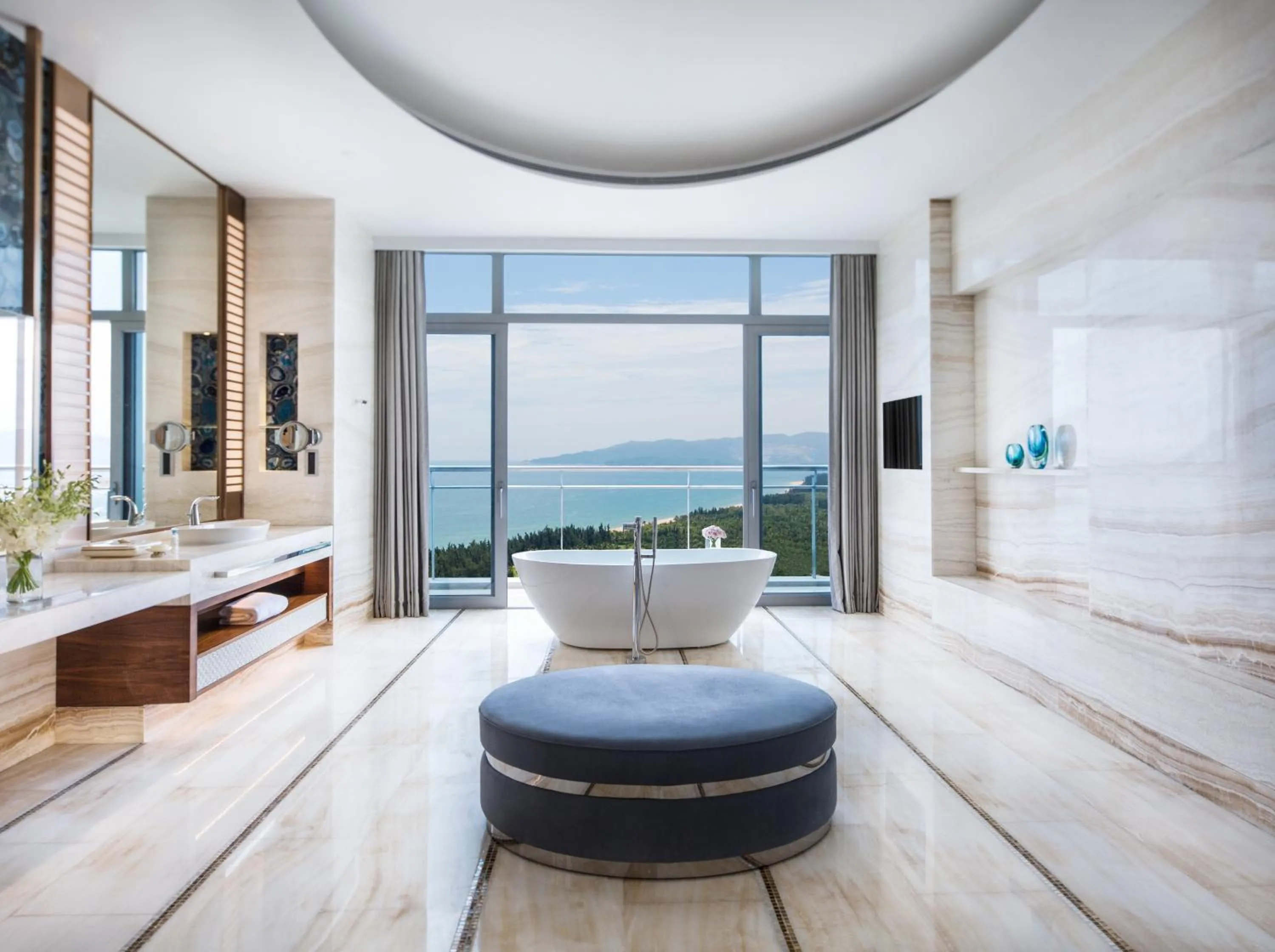 Bathroom, Bed in Atlantis Sanya