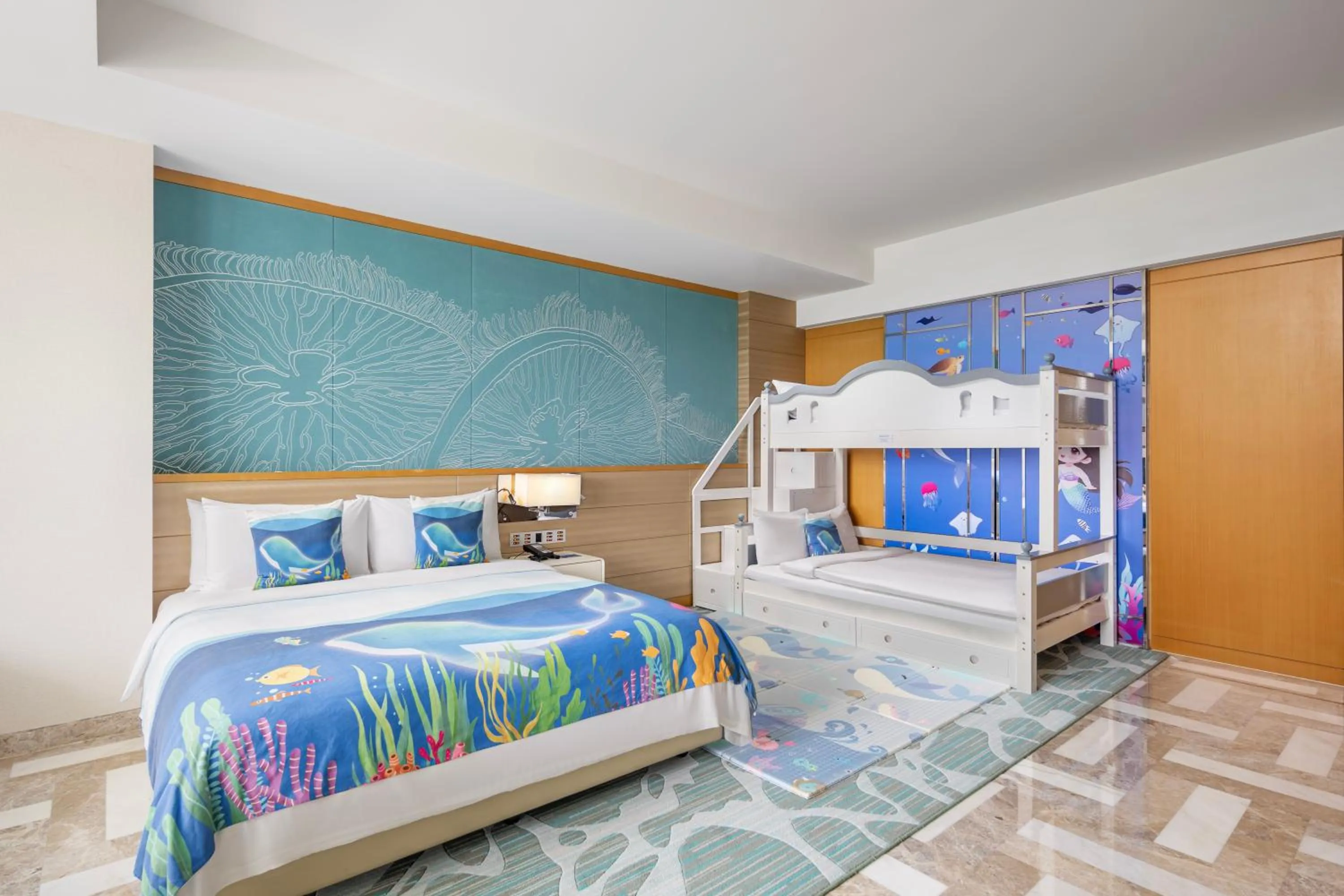 Photo of the whole room, Bed in Atlantis Sanya
