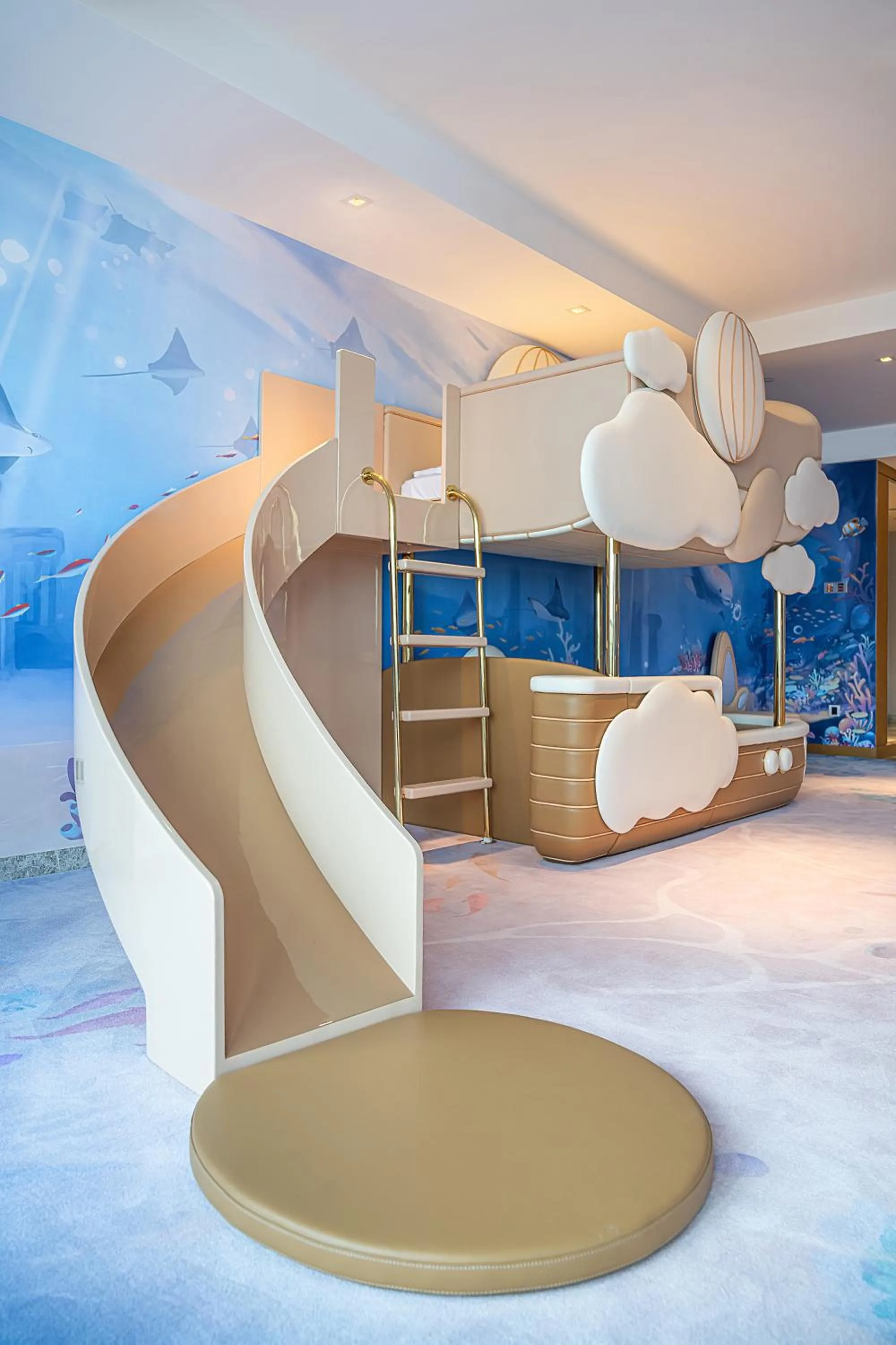 bunk bed, Bed in Atlantis Sanya