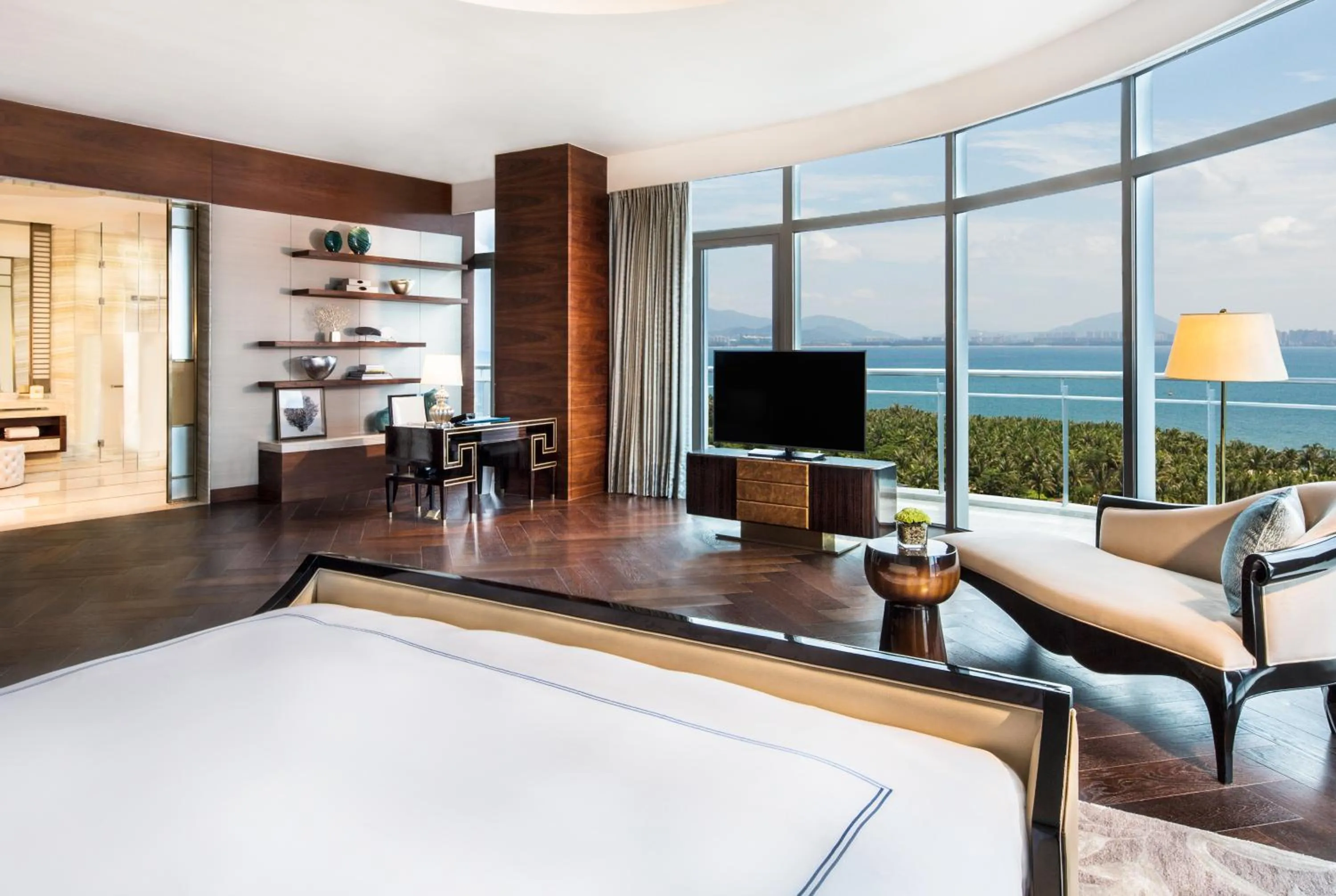 Living room, Bed in Atlantis Sanya