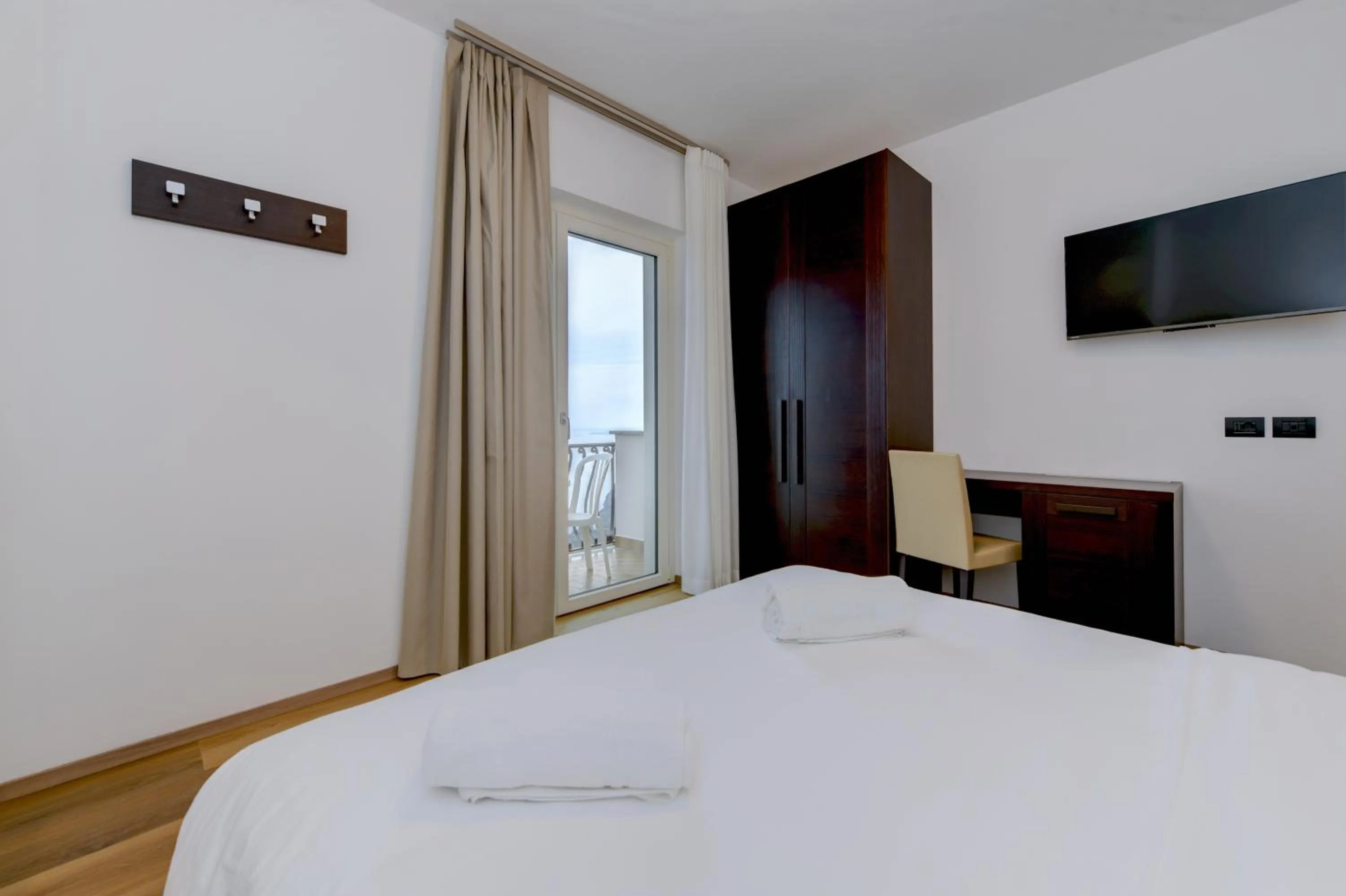 View (from property/room), Bed in Hotel Bellavista