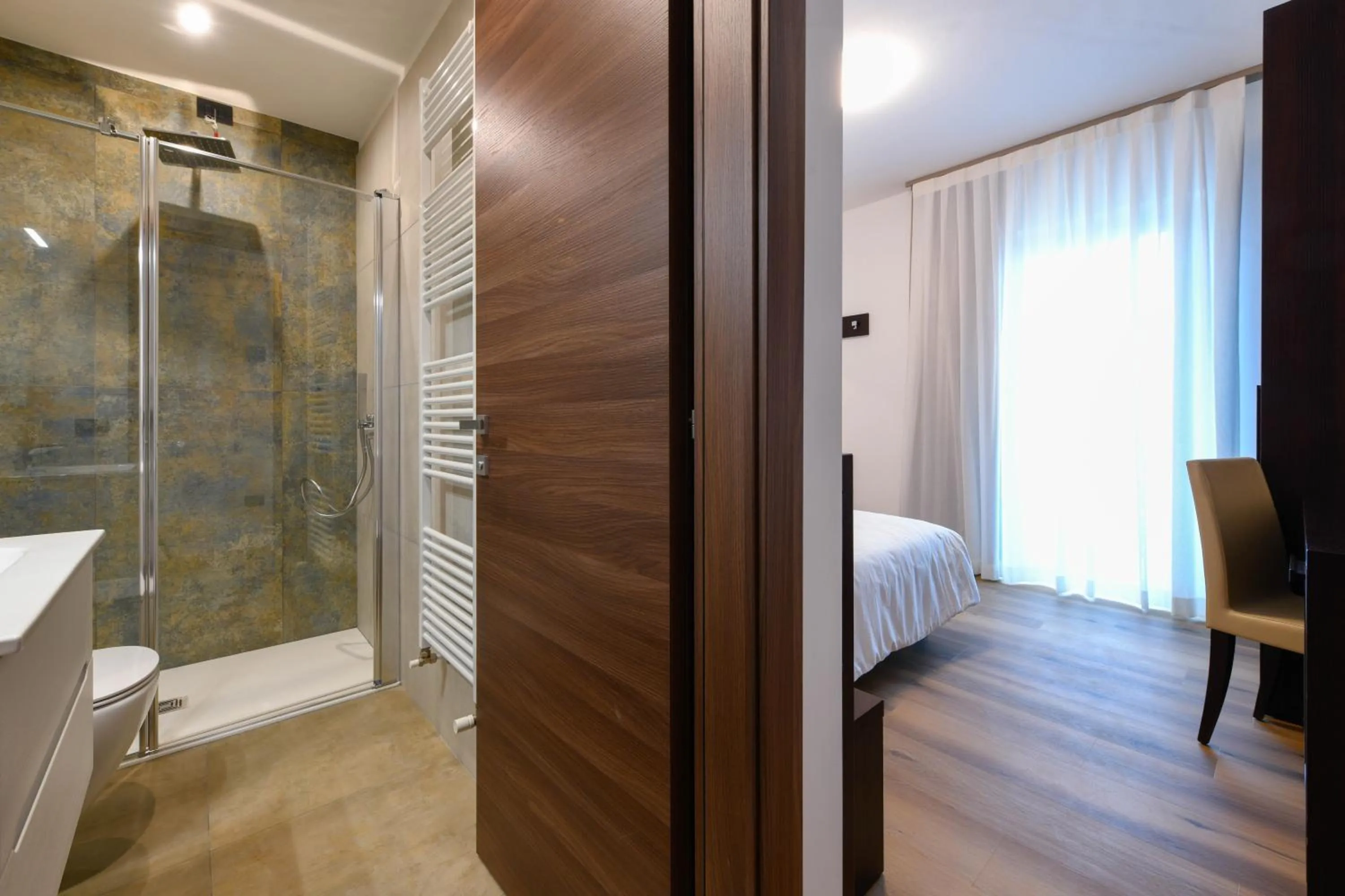 Bathroom, Bed in Hotel Bellavista