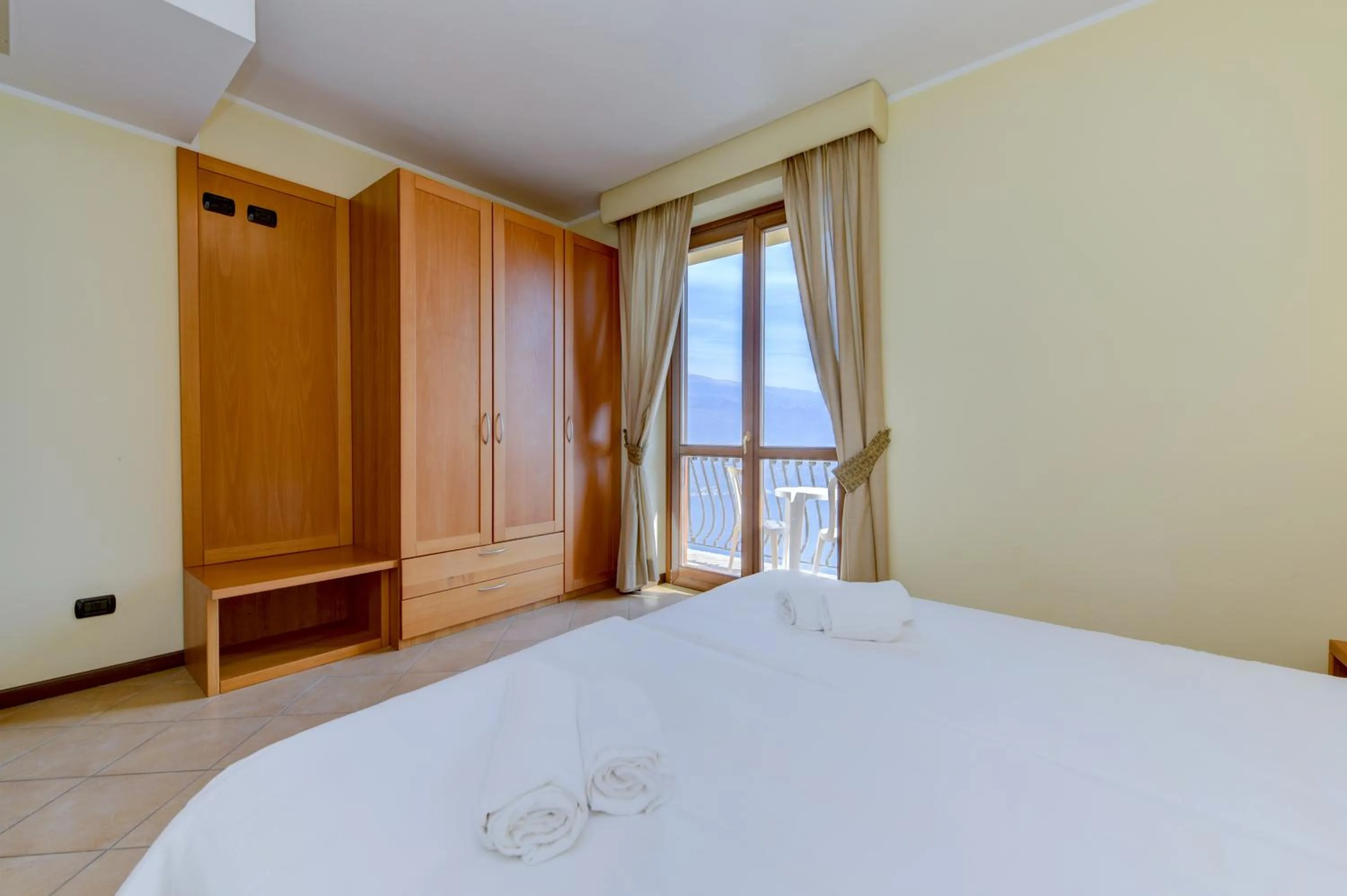 Balcony/Terrace, Bed in Hotel Bellavista