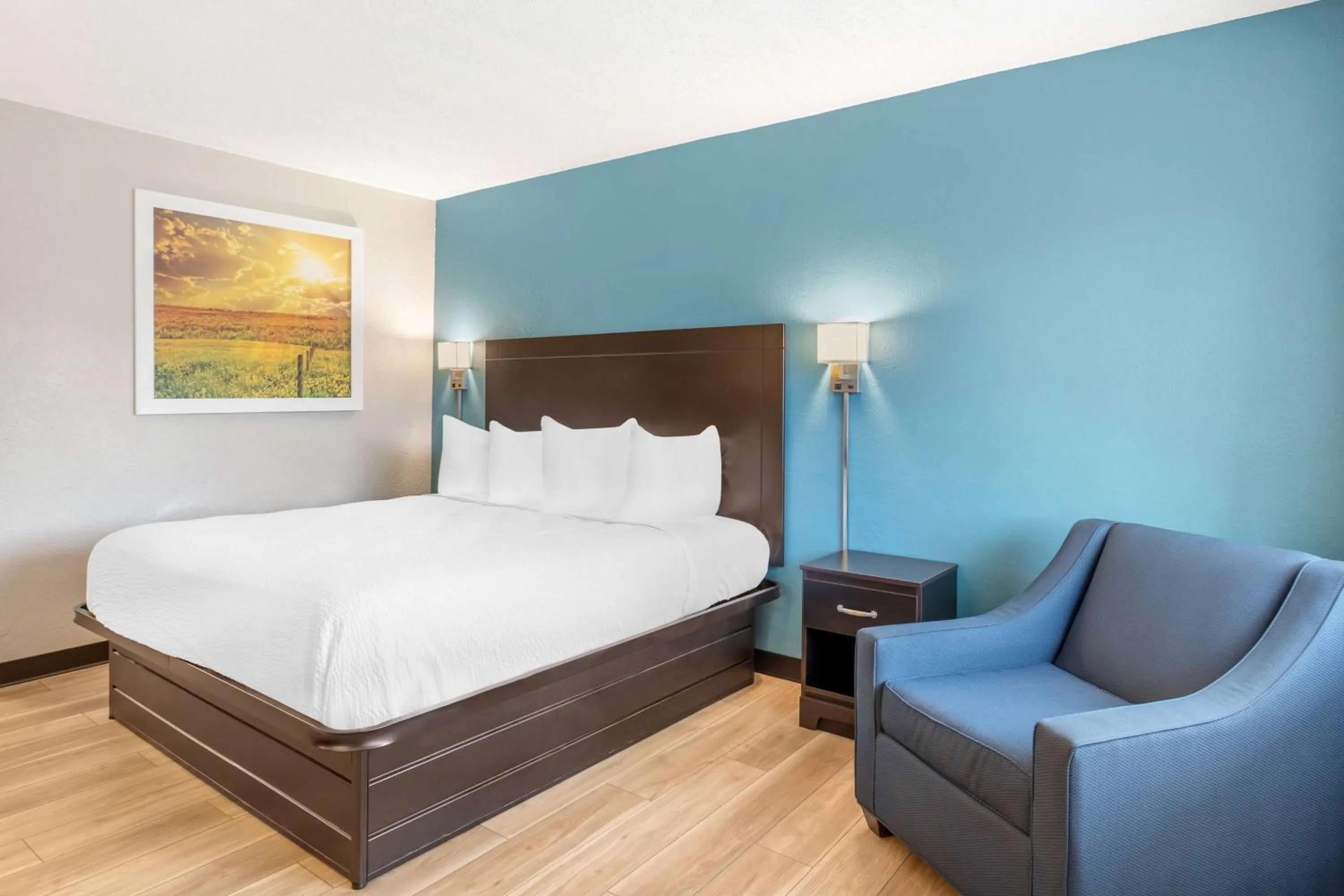 Photo of the whole room, Bed in Days Inn by Wyndham Wrightstown McGuire AFB Bordentown