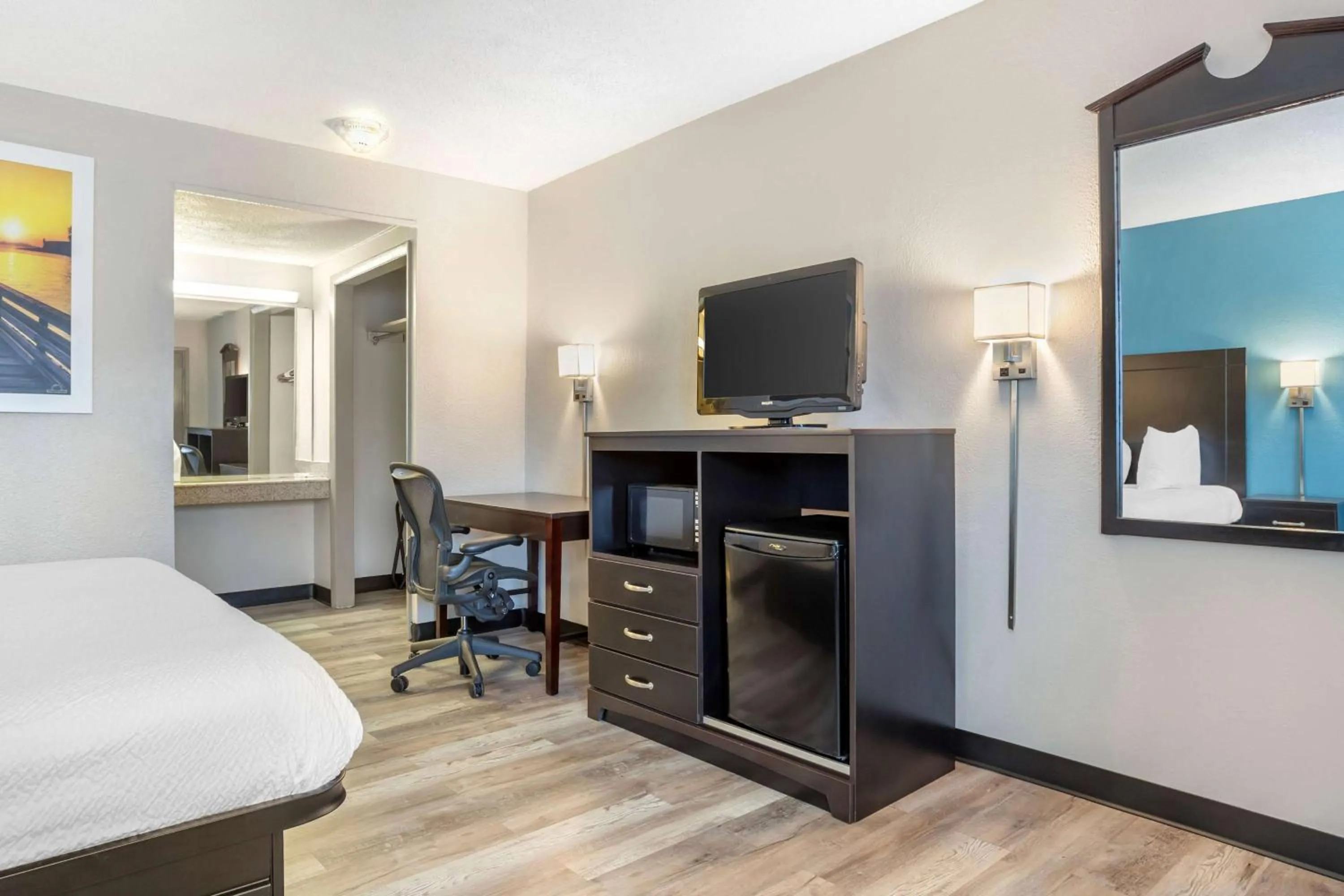 Photo of the whole room in Days Inn by Wyndham Wrightstown McGuire AFB Bordentown