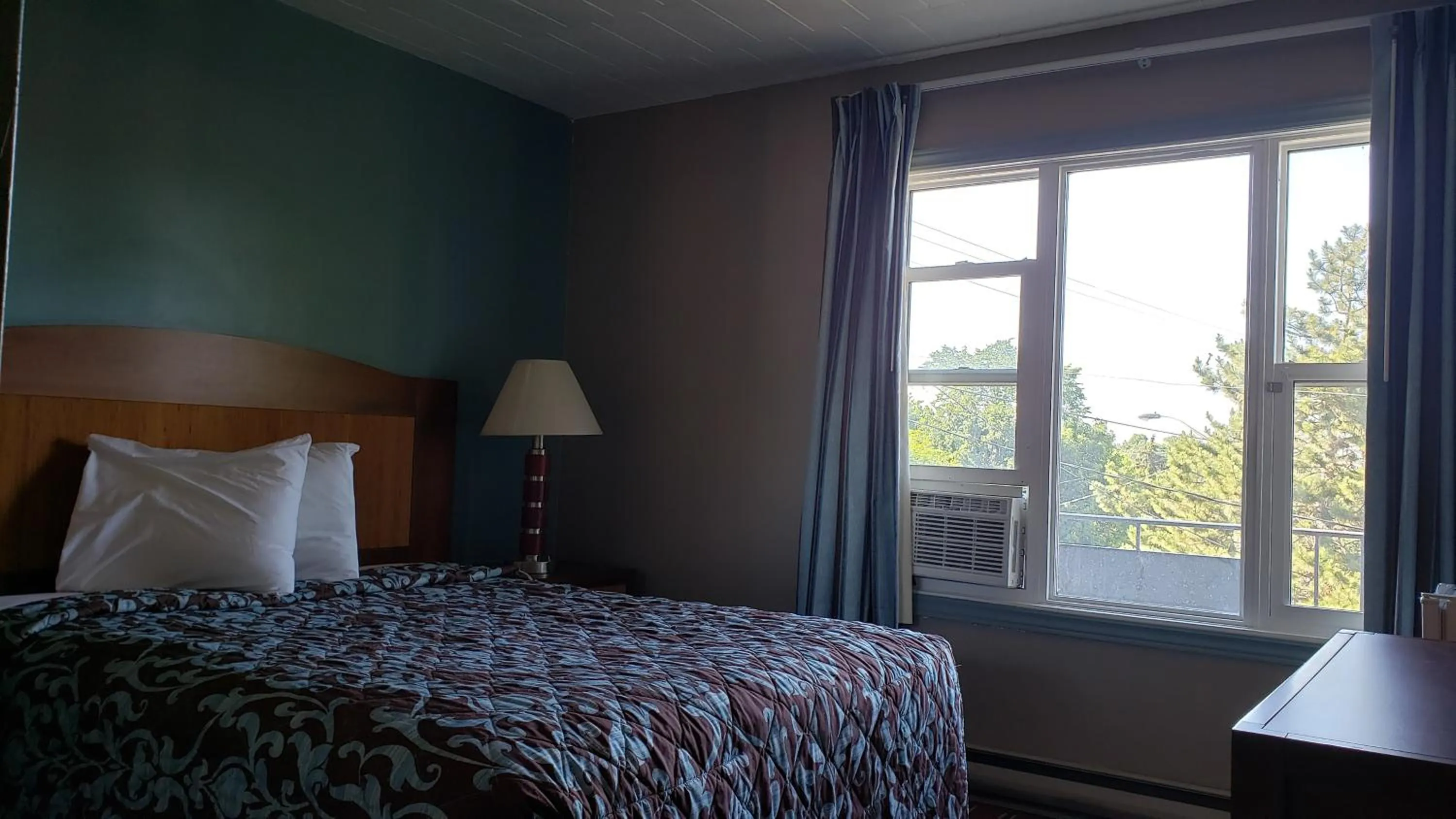 Bedroom, Bed in Belmont Inn