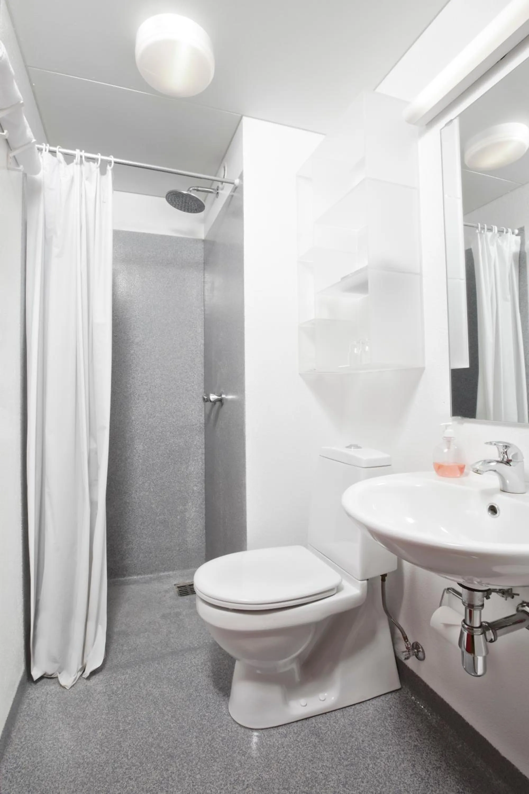 Shower in Hotel Edda Egilsstadir