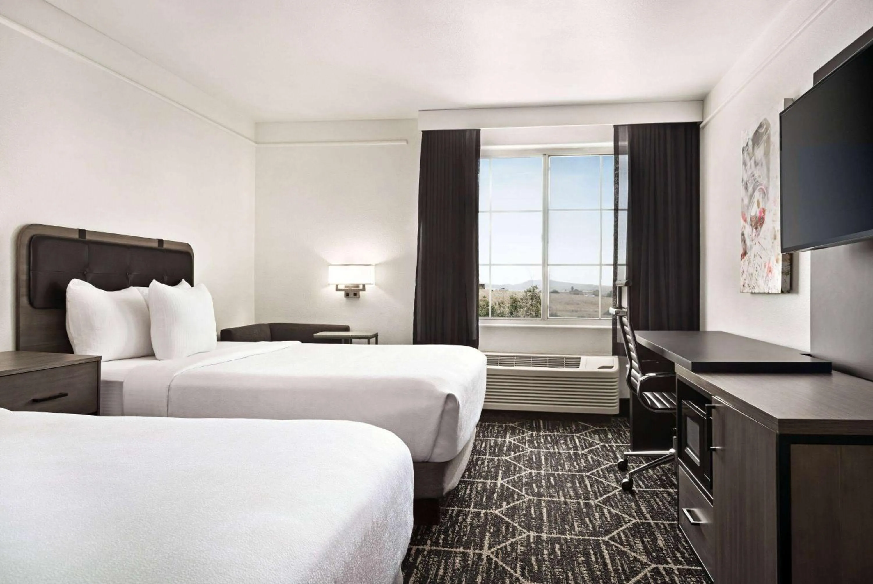 Photo of the whole room, Bed in La Quinta by Wyndham Hesperia Victorville