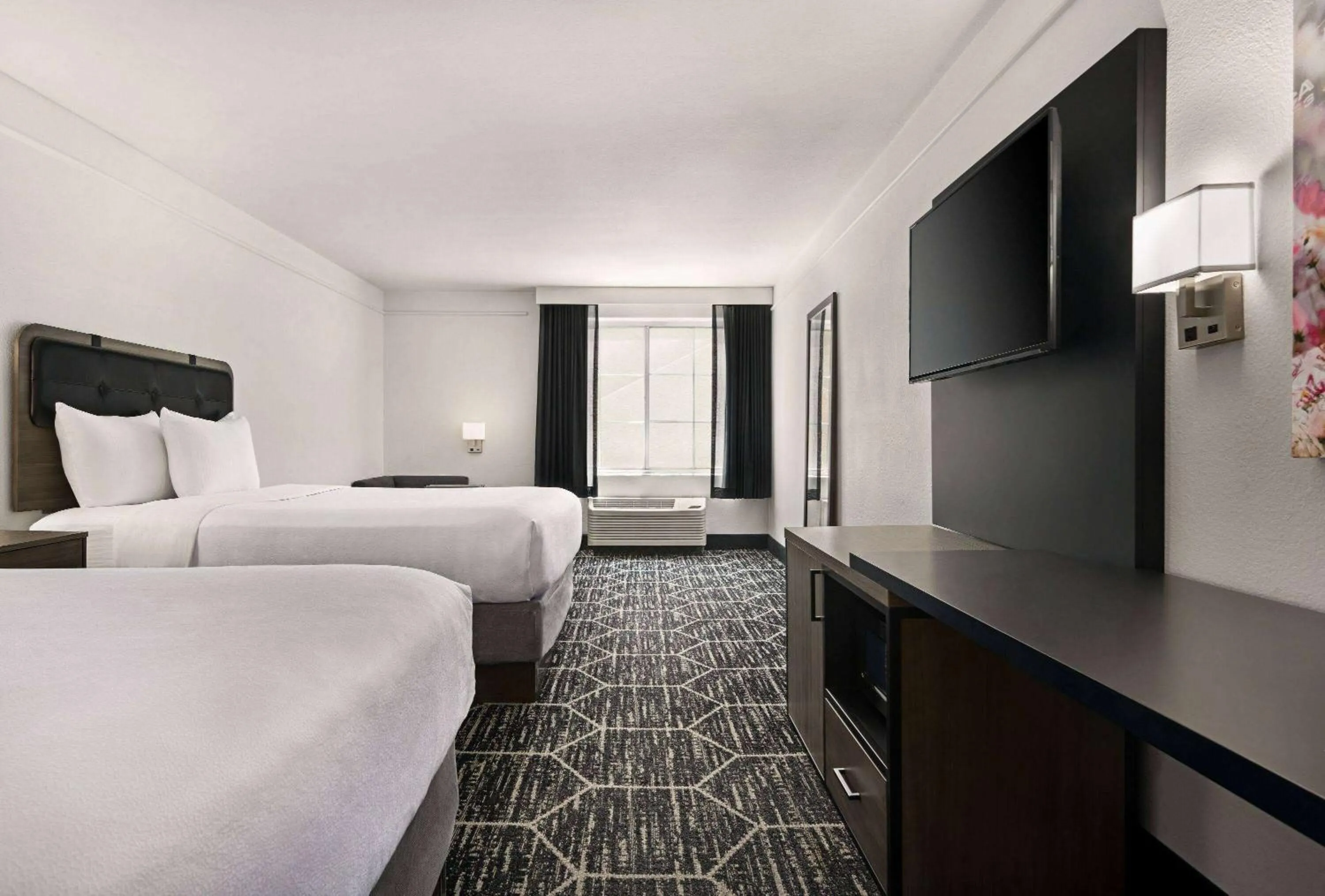 Photo of the whole room, Bed in La Quinta by Wyndham Hesperia Victorville