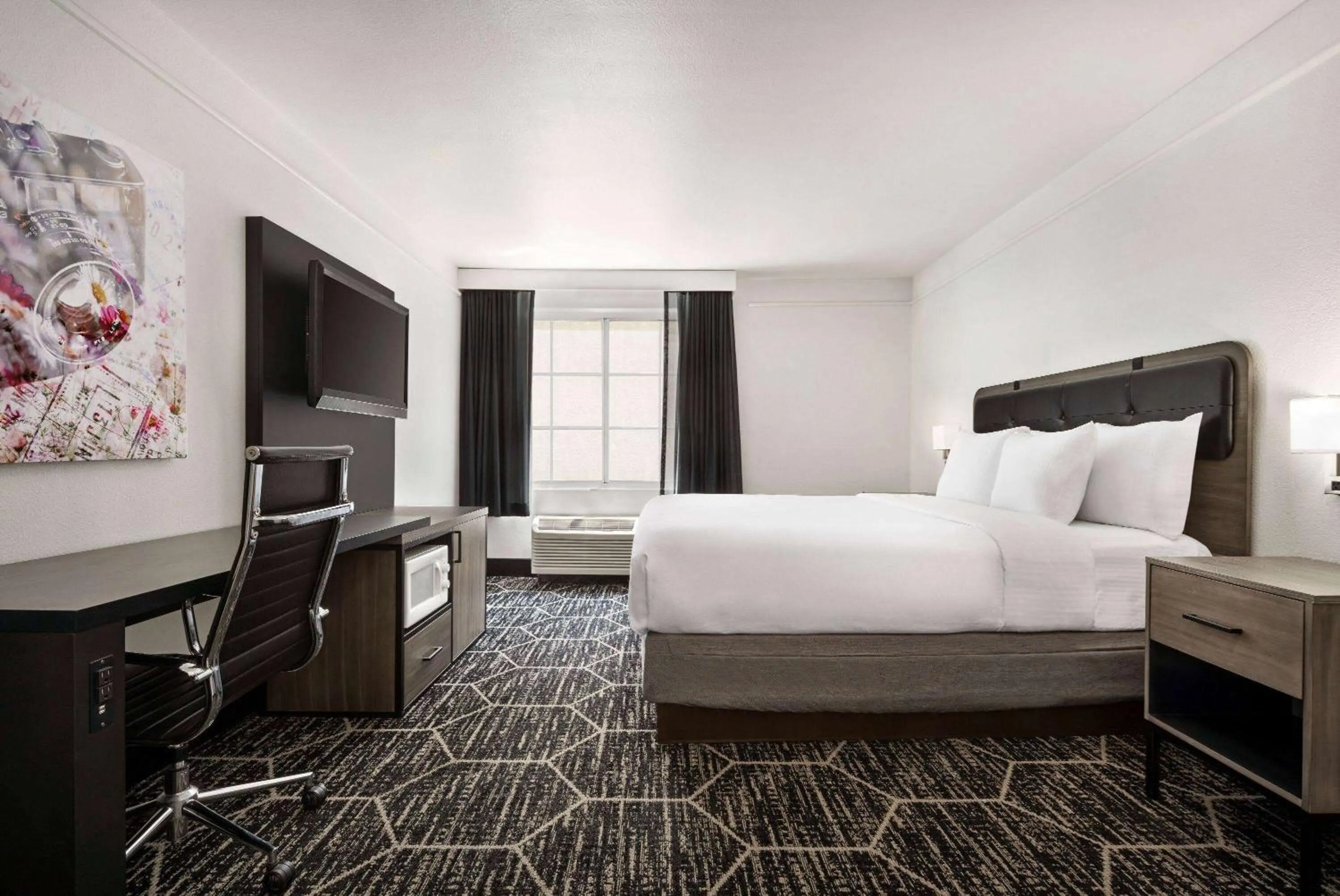 Photo of the whole room, Bed in La Quinta by Wyndham Hesperia Victorville