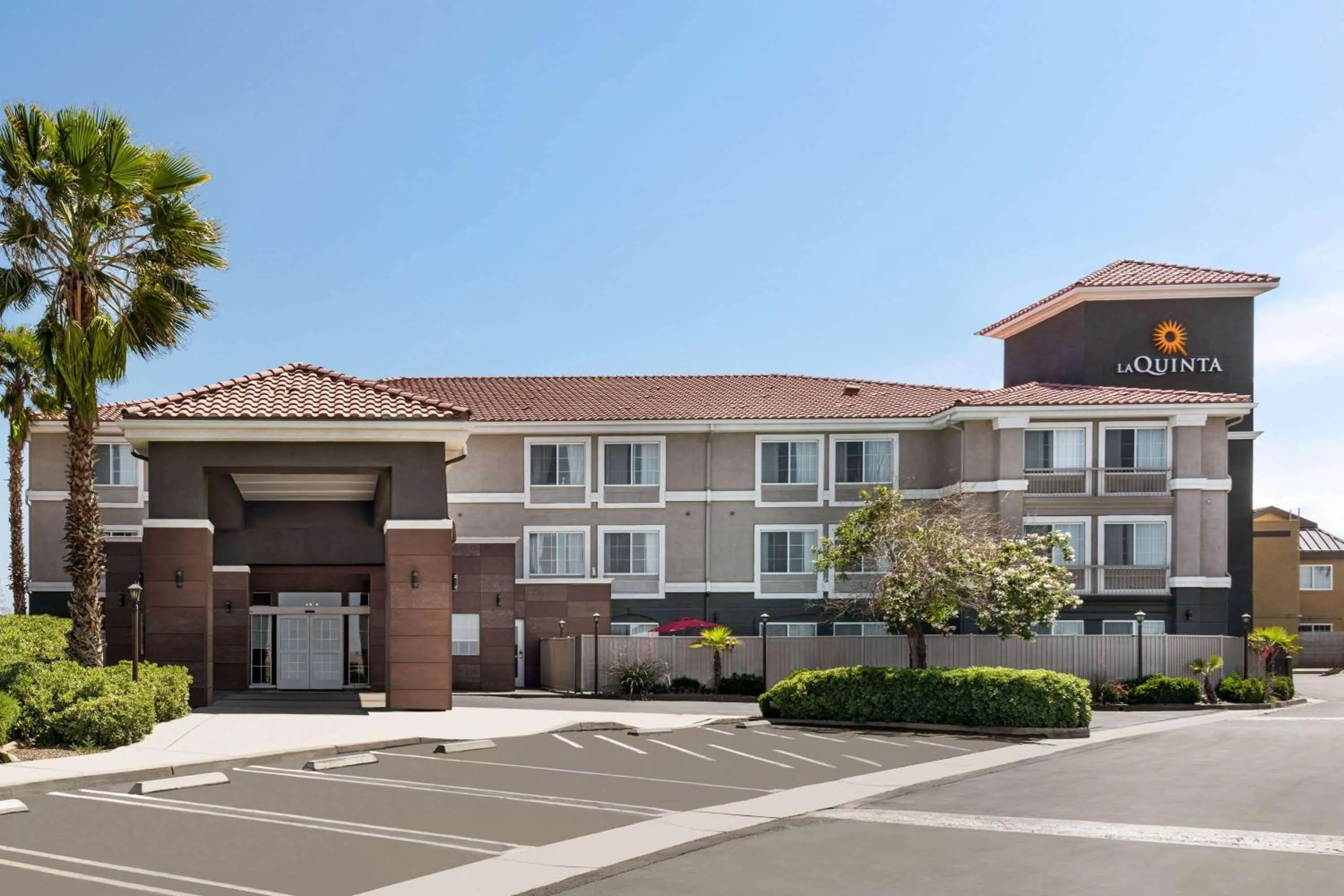 Property building in La Quinta by Wyndham Hesperia Victorville