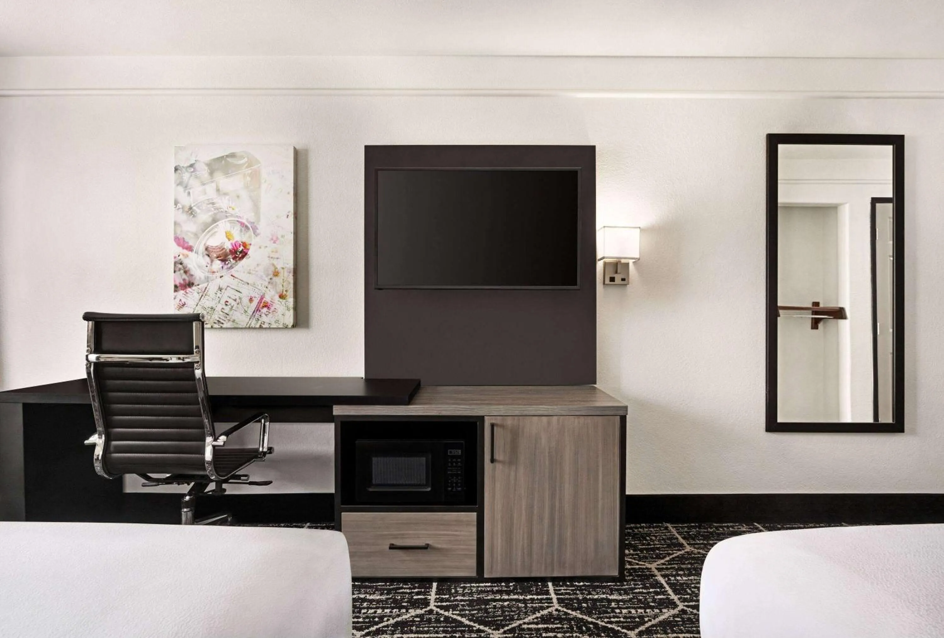 Photo of the whole room, Bed in La Quinta by Wyndham Hesperia Victorville