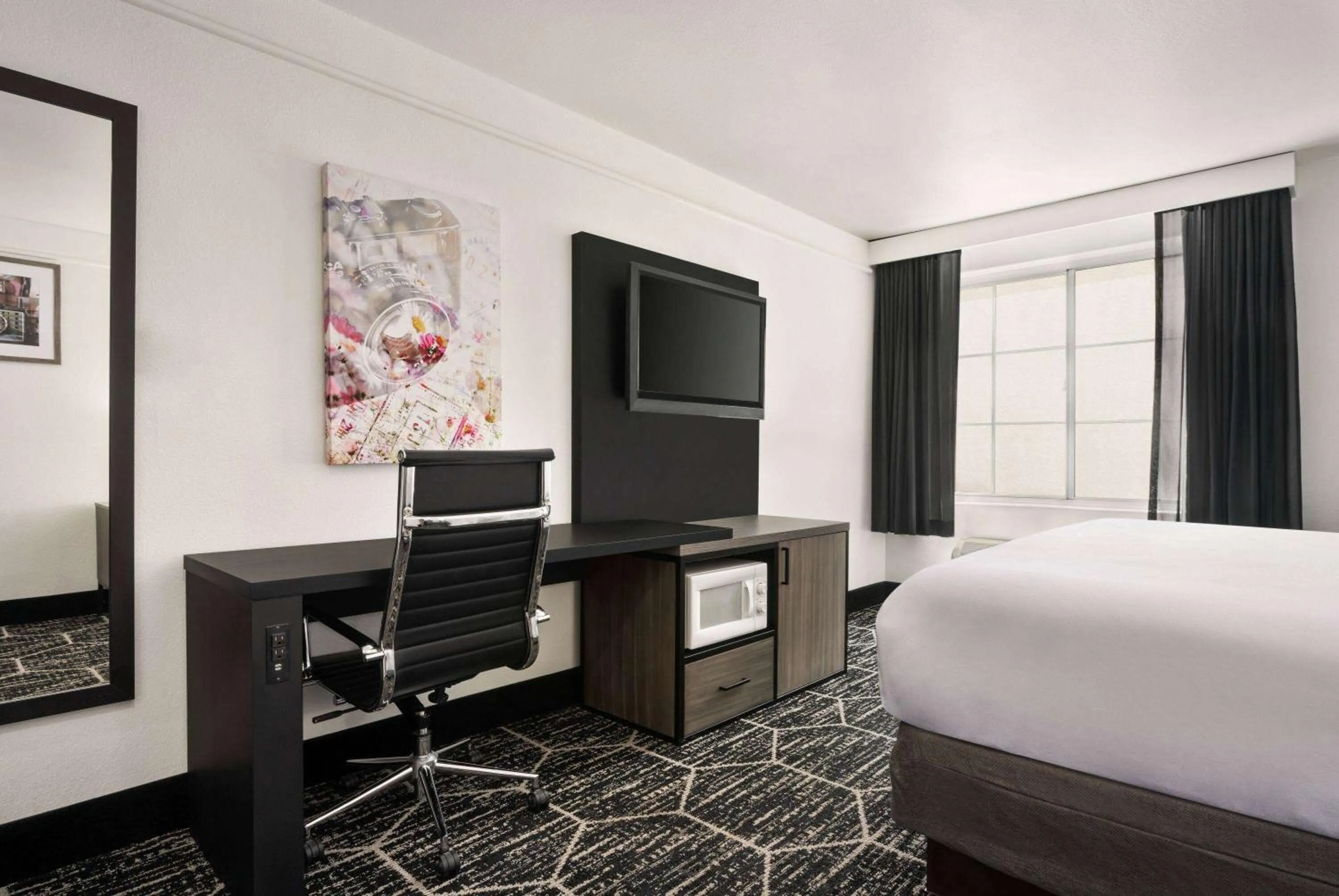 Photo of the whole room, Bed in La Quinta by Wyndham Hesperia Victorville