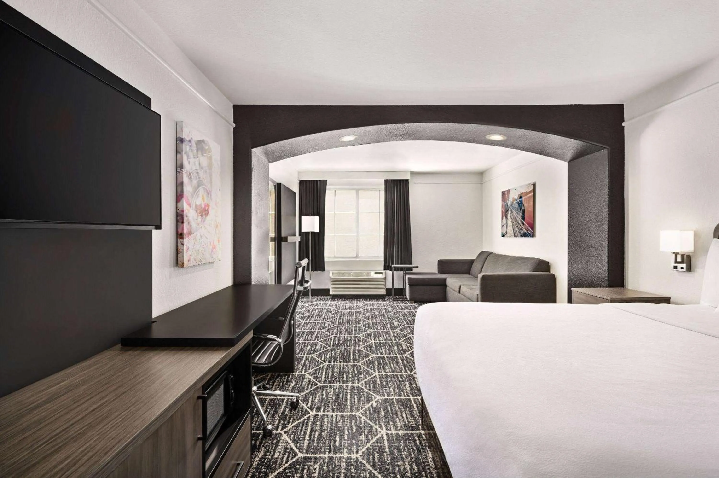 Photo of the whole room, Bed in La Quinta by Wyndham Hesperia Victorville