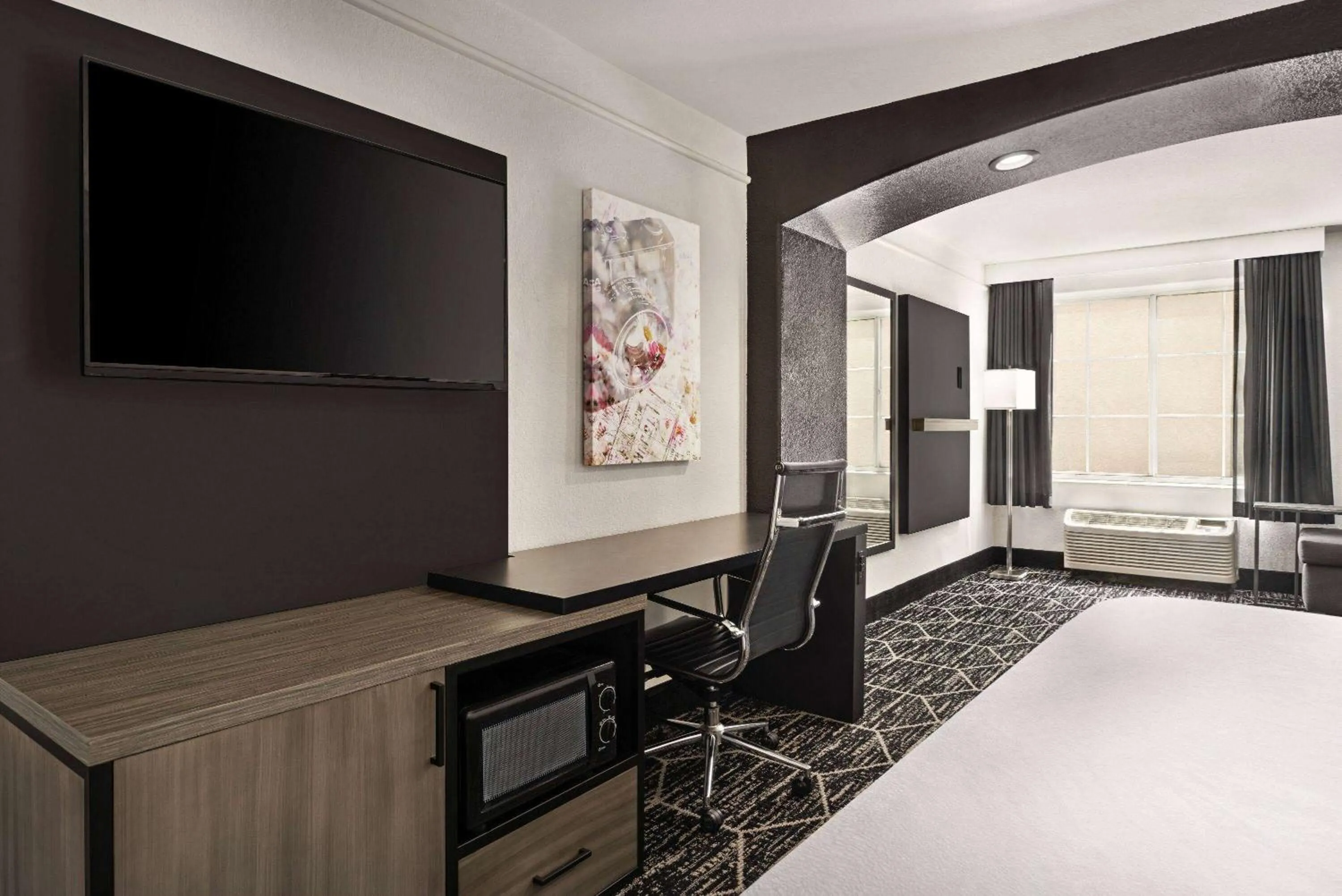 Photo of the whole room, Bed in La Quinta by Wyndham Hesperia Victorville