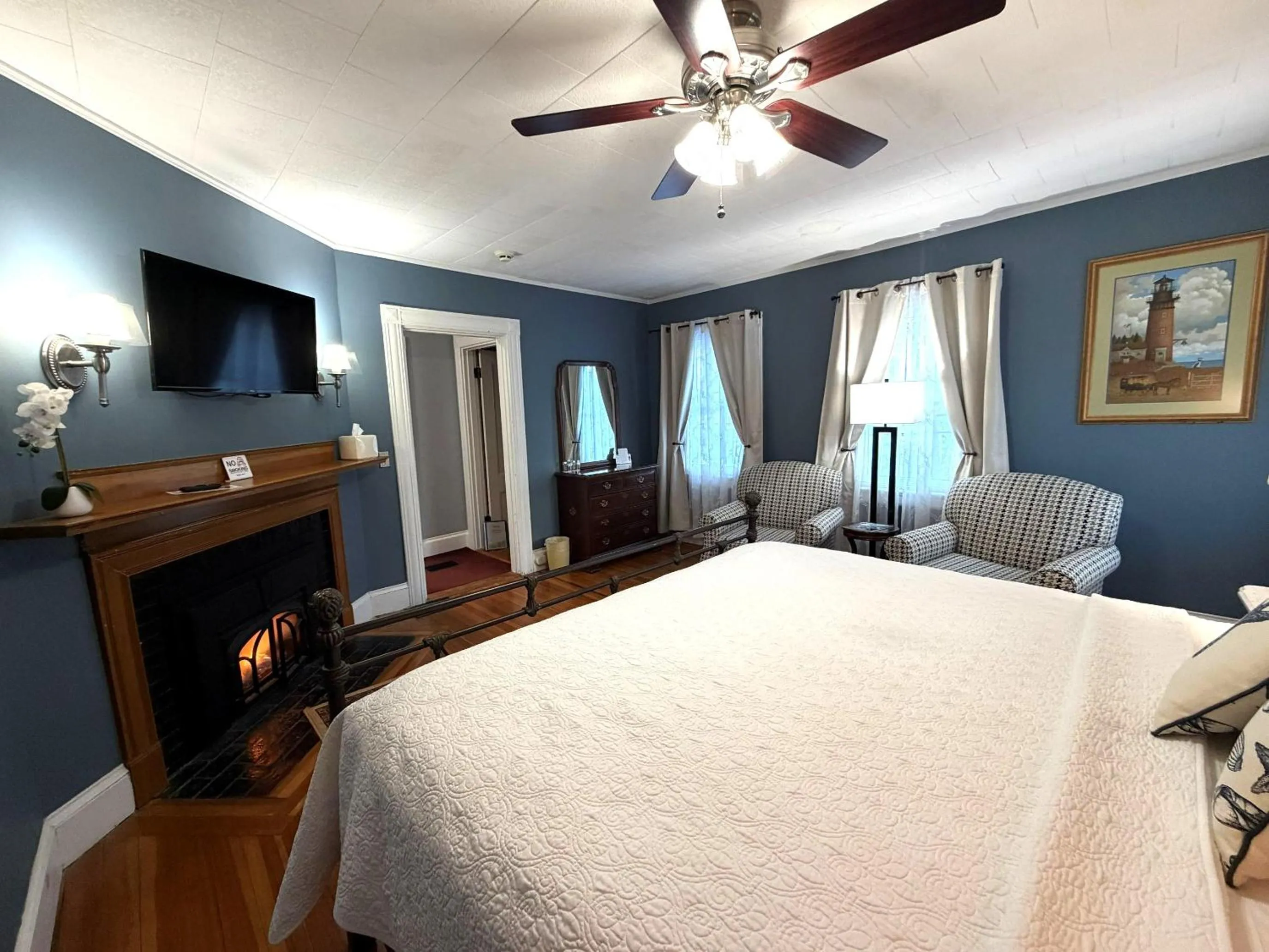 TV and multimedia, Bed in Saltair Inn Waterfront B&B