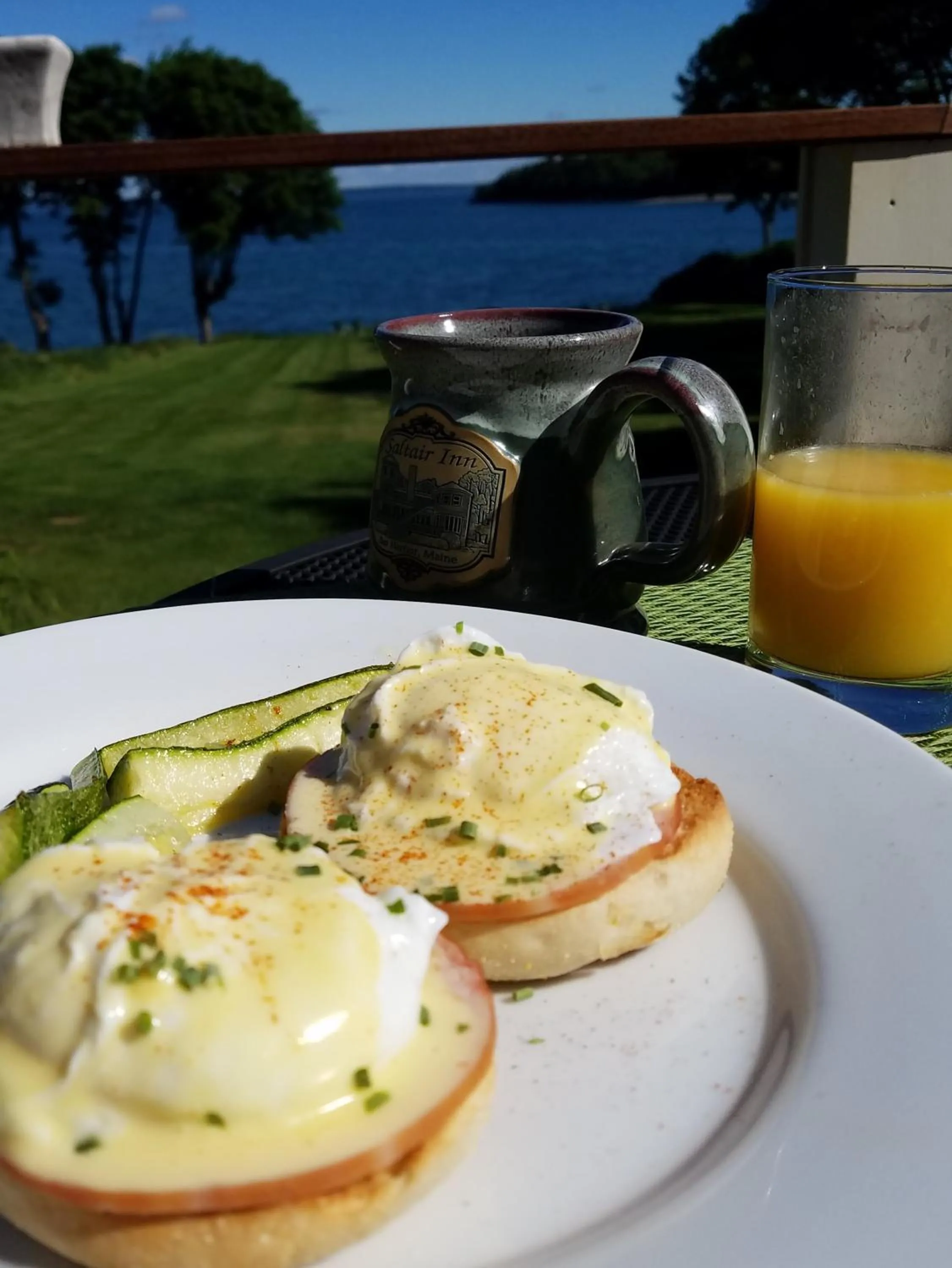 Breakfast in Saltair Inn Waterfront B&B