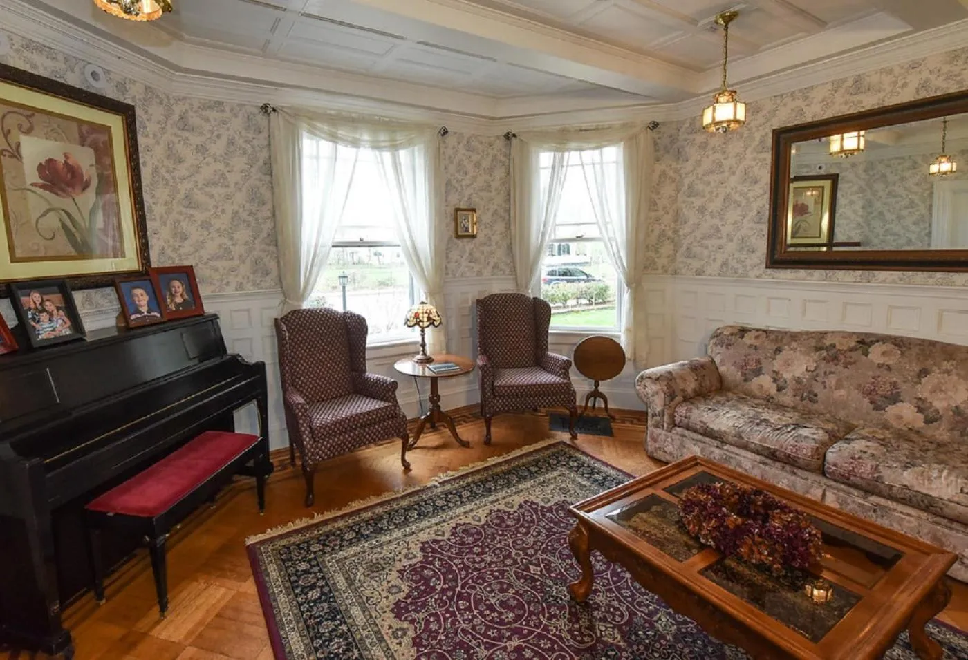Living room in Saltair Inn Waterfront B&B