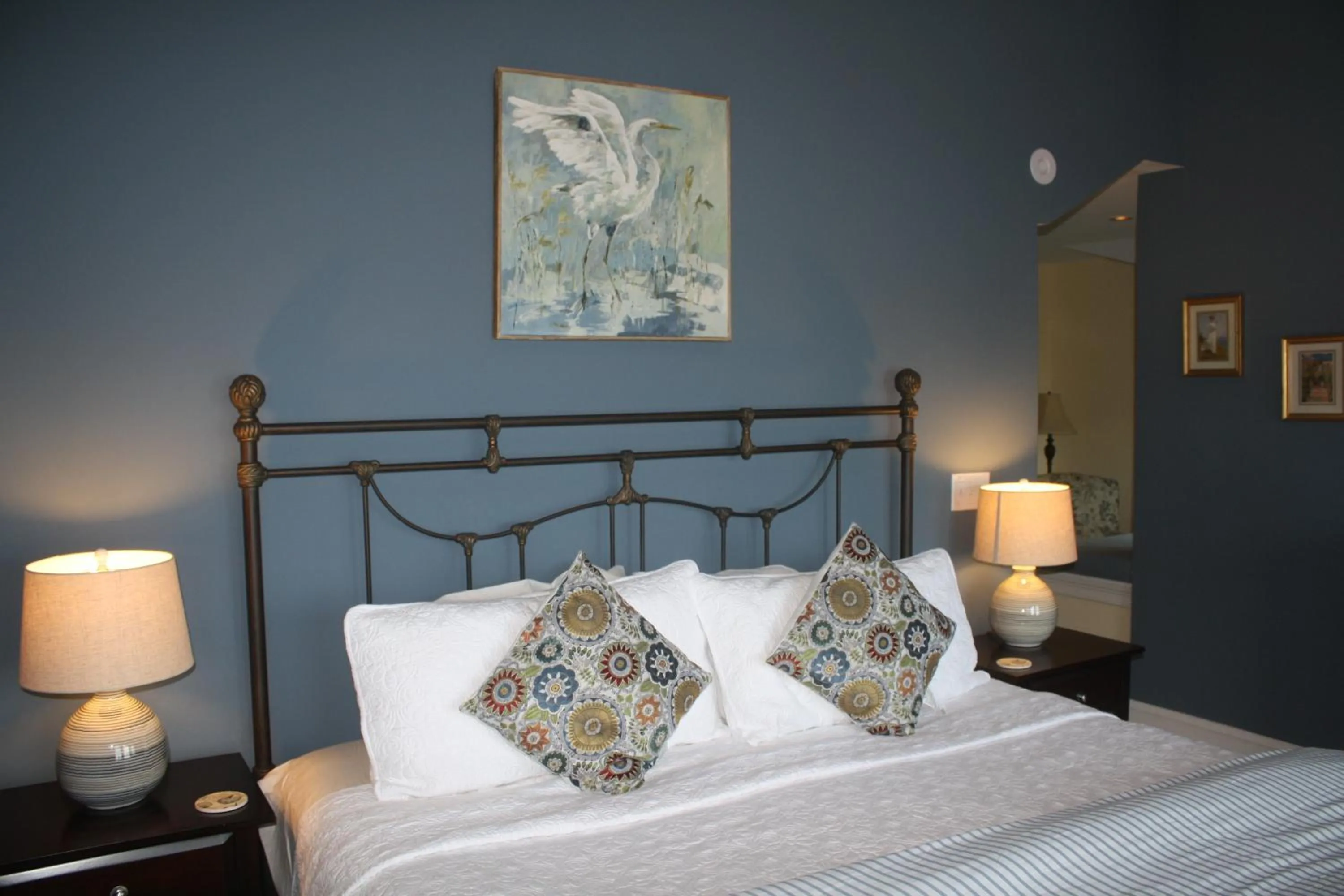 Bed in Saltair Inn Waterfront B&B