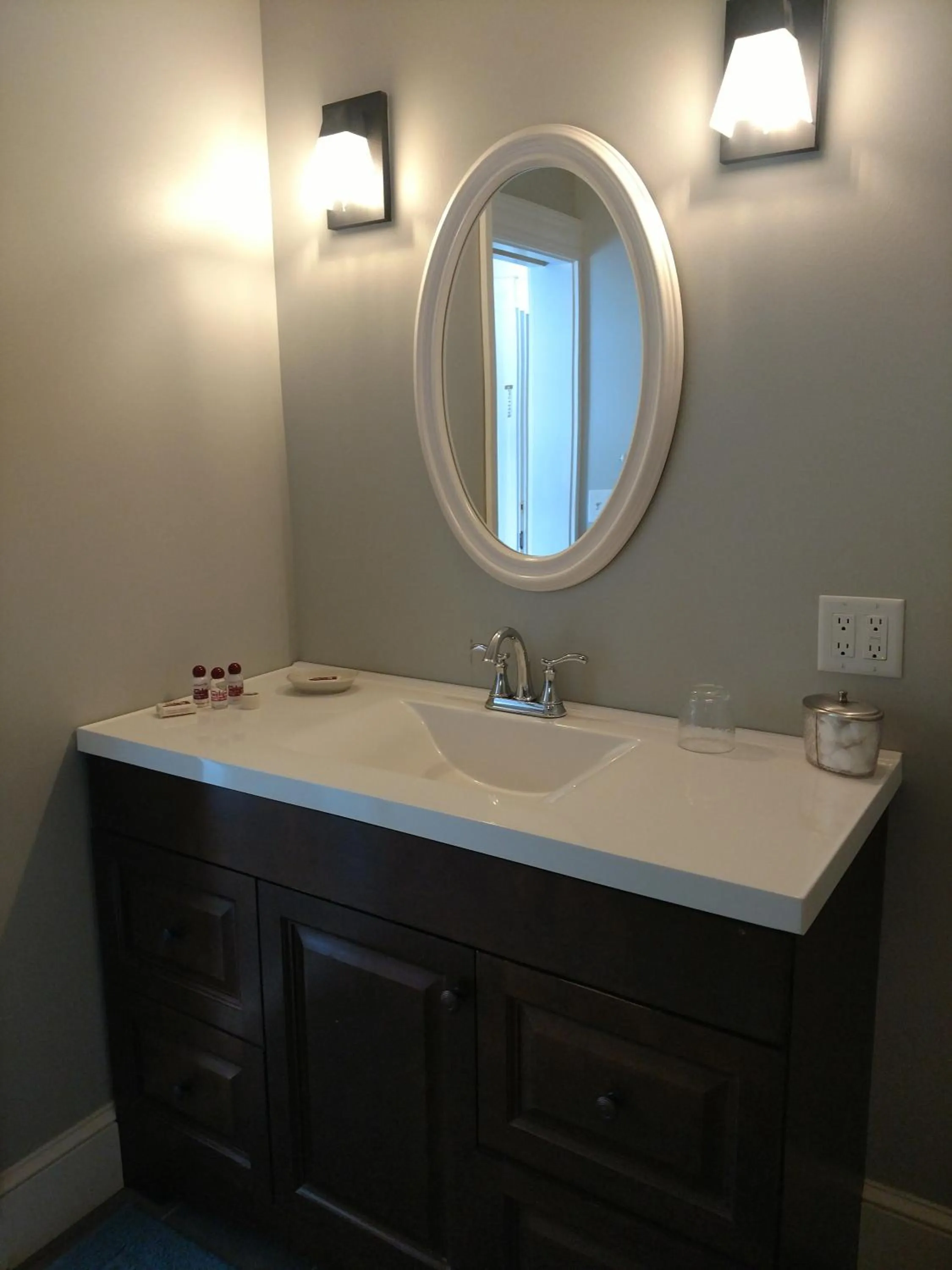 Bathroom in Saltair Inn Waterfront B&B