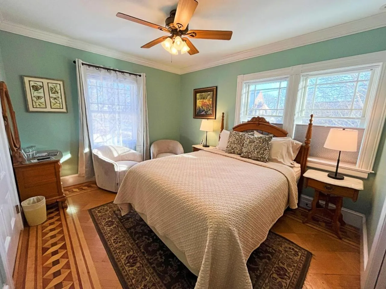 Bed in Saltair Inn Waterfront B&B