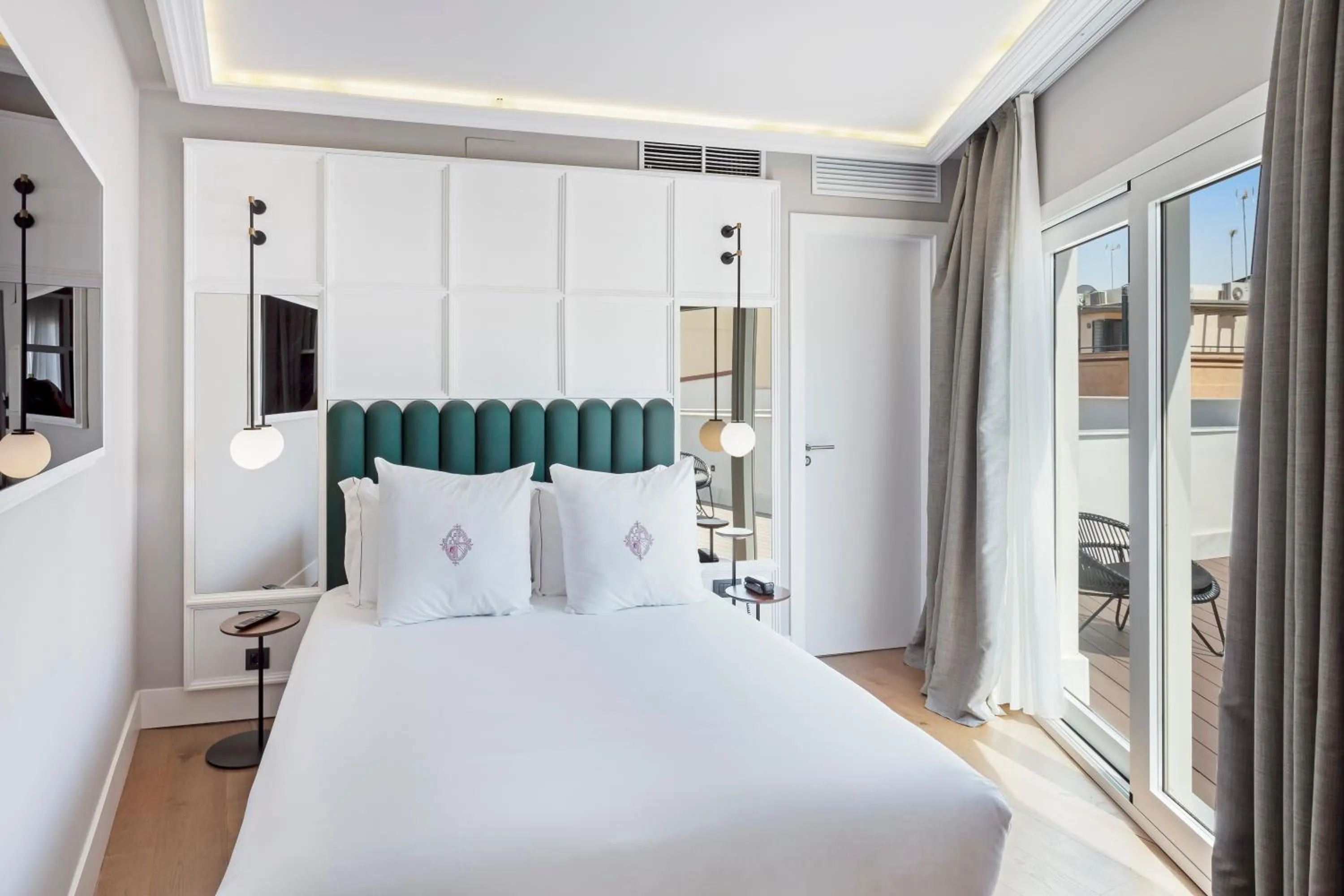 Bedroom, Bed in One Shot Conde Torrejón