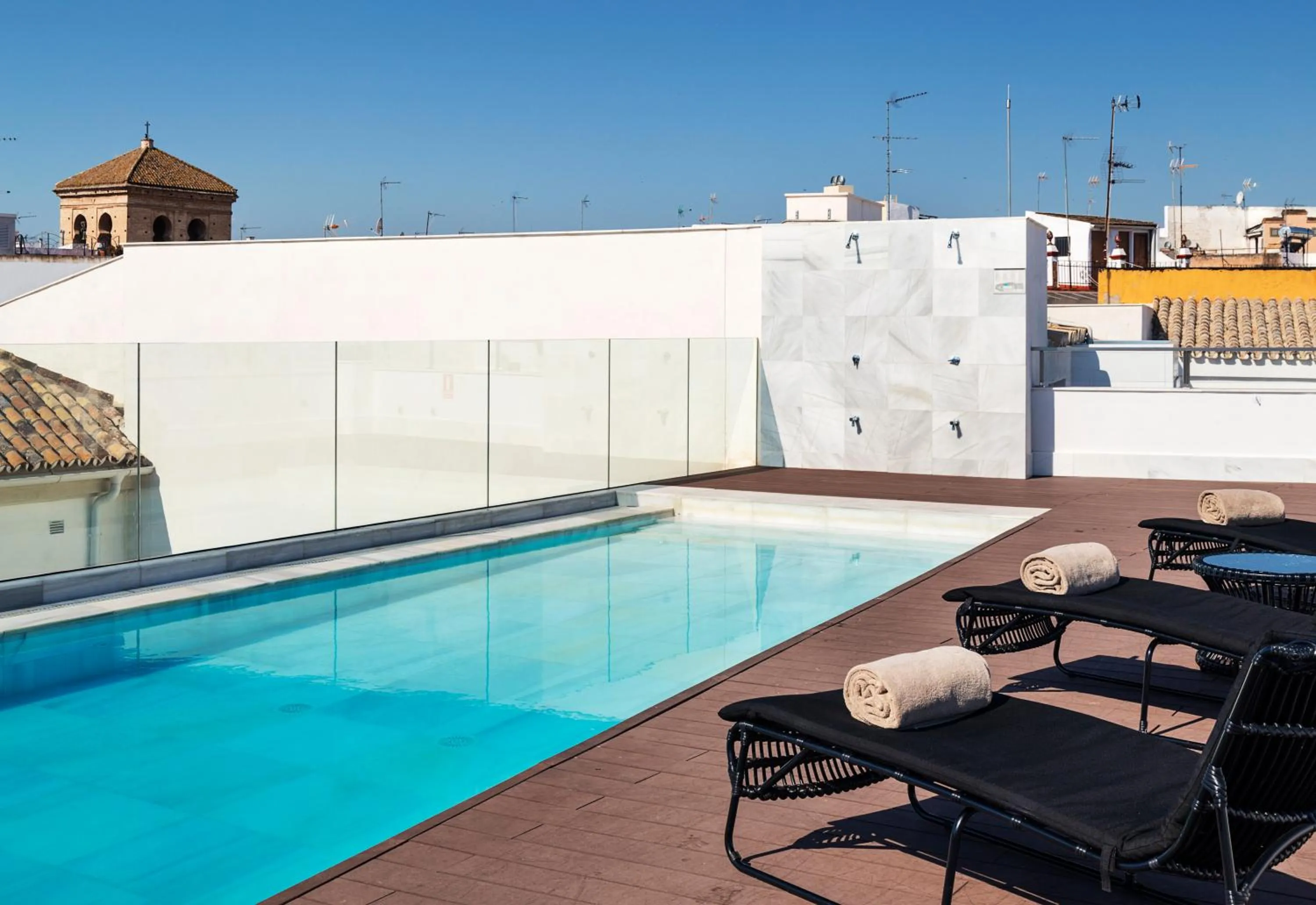 Swimming pool in One Shot Conde Torrejón