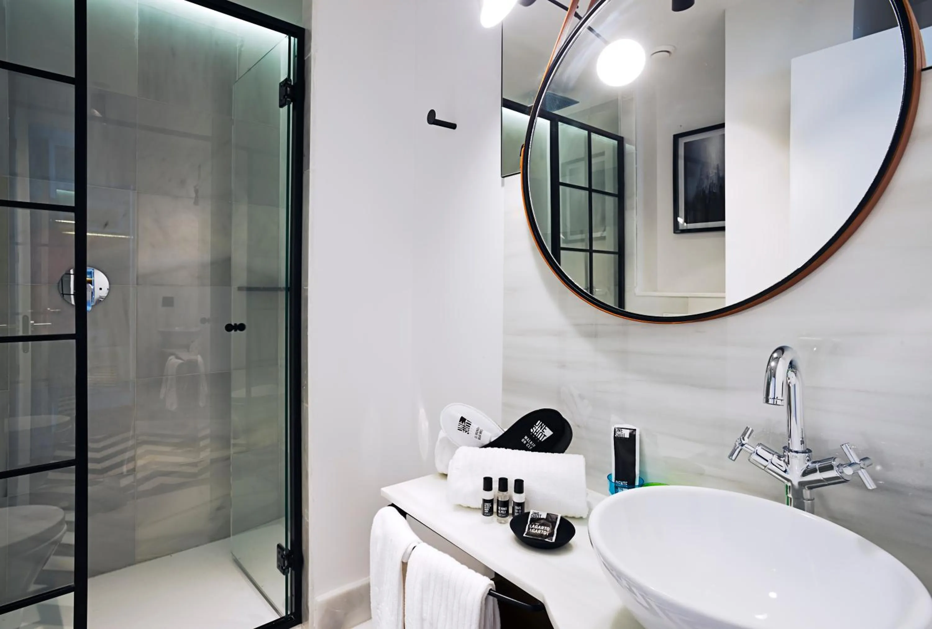 Shower in One Shot Conde Torrejón