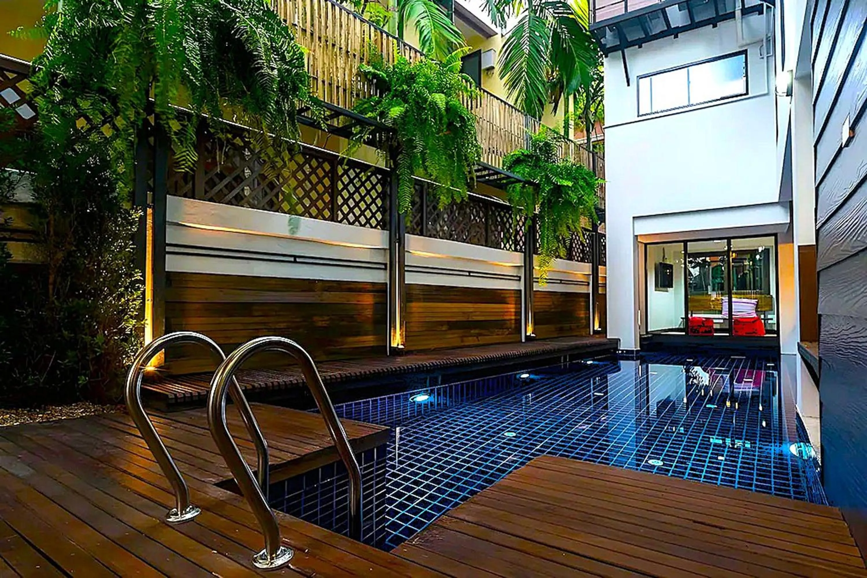 Swimming pool in 33 Poshtel