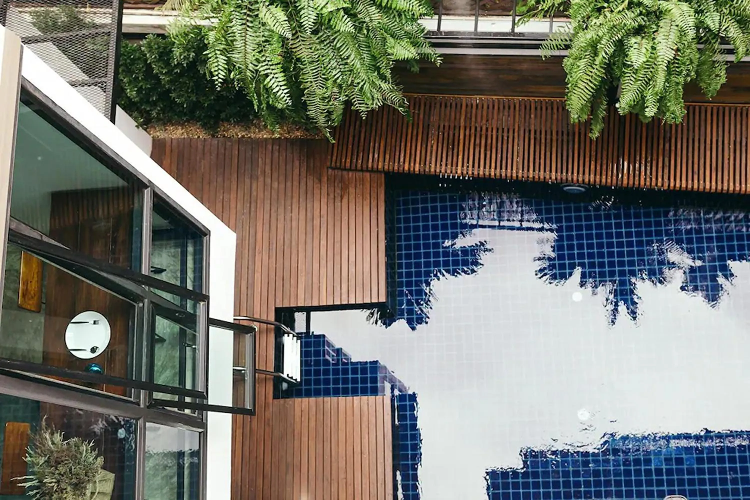 Property building in 33 Poshtel