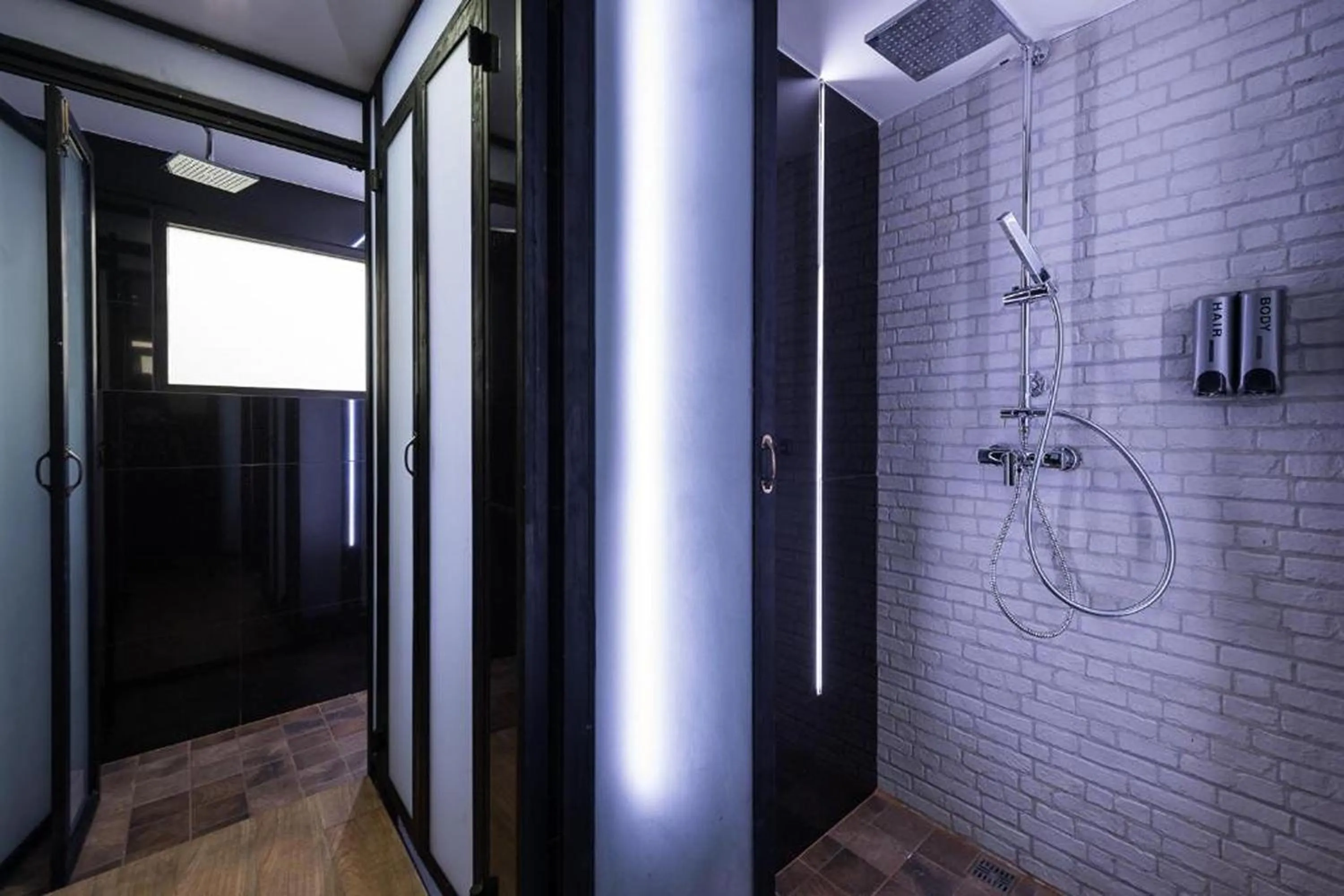 Shower in 33 Poshtel