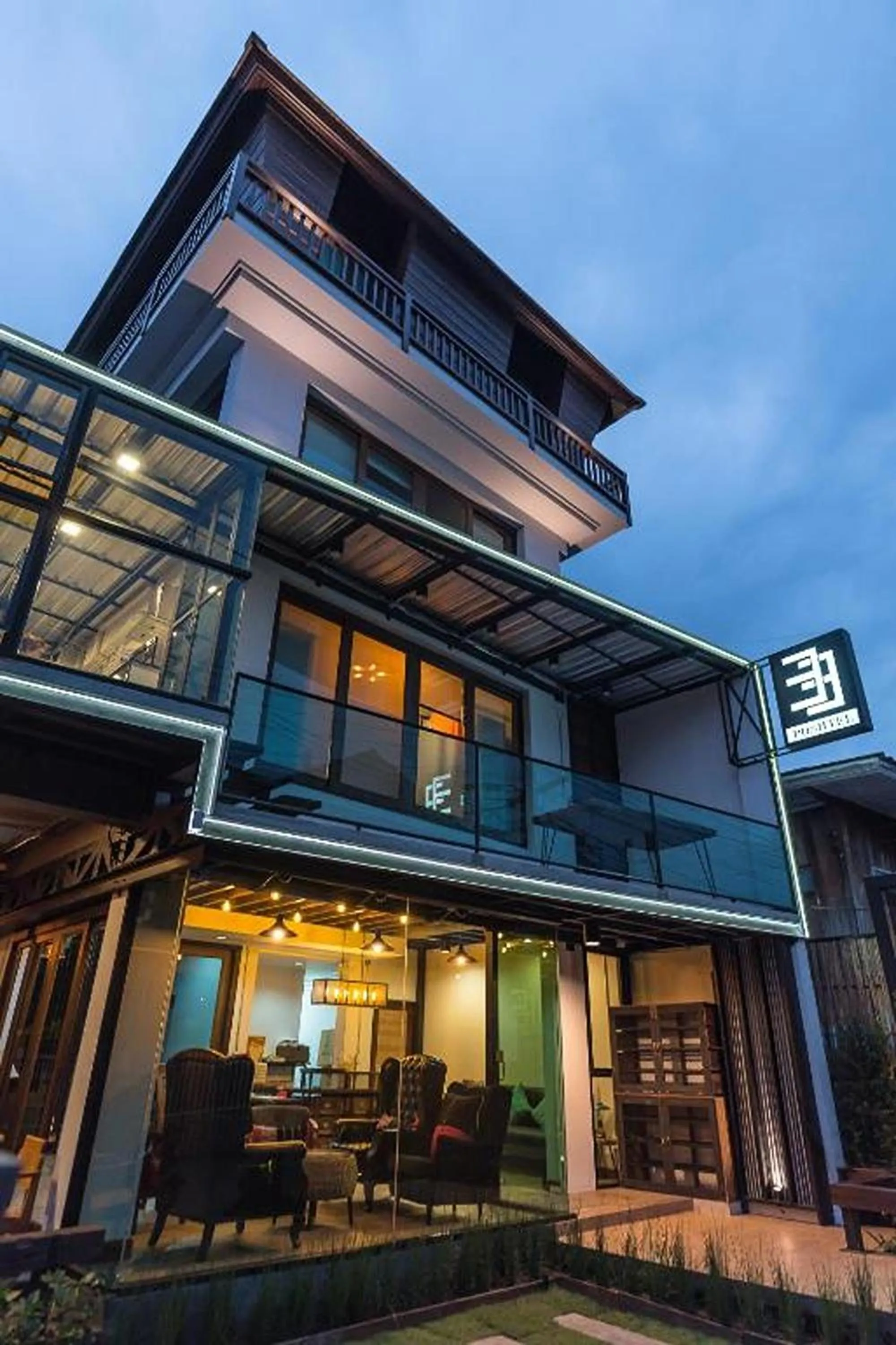 Property building in 33 Poshtel