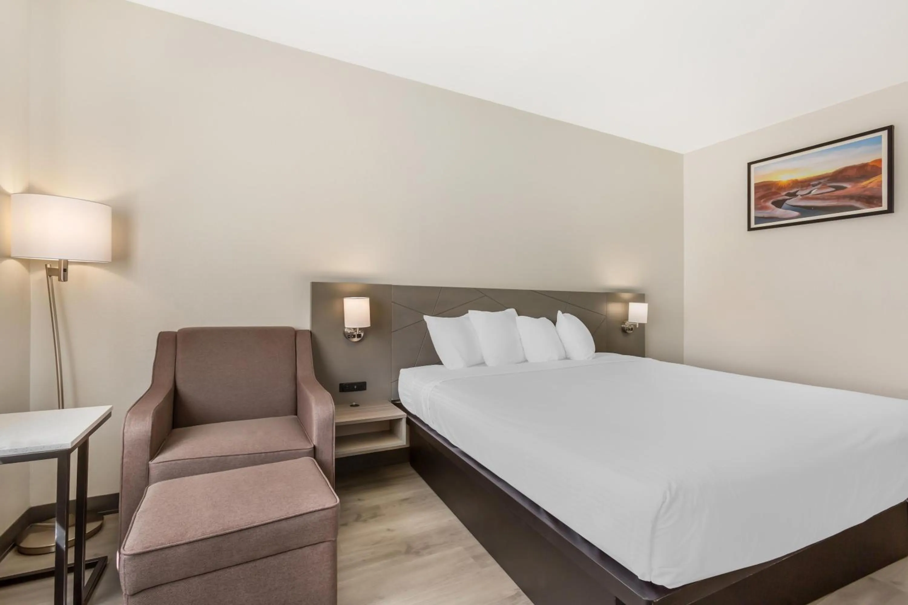 Bedroom, Bed in Best Western Gold Poppy Inn