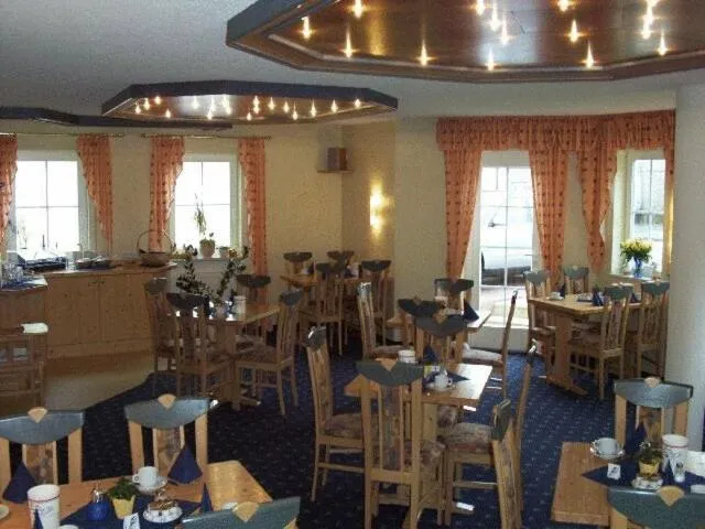 Restaurant/places to eat in Hotel Waldeck Garni