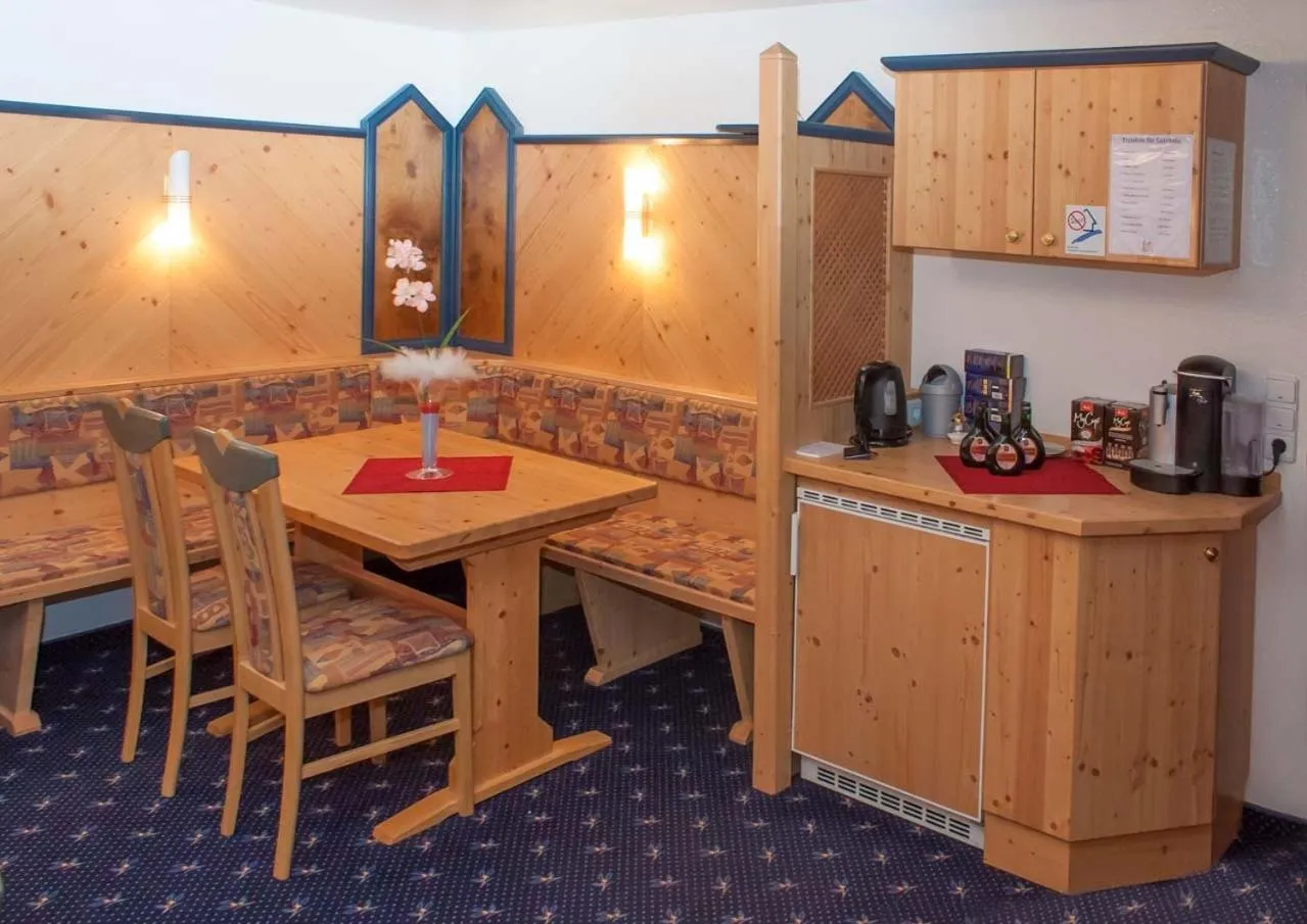 Lounge or bar in Hotel Waldeck Garni