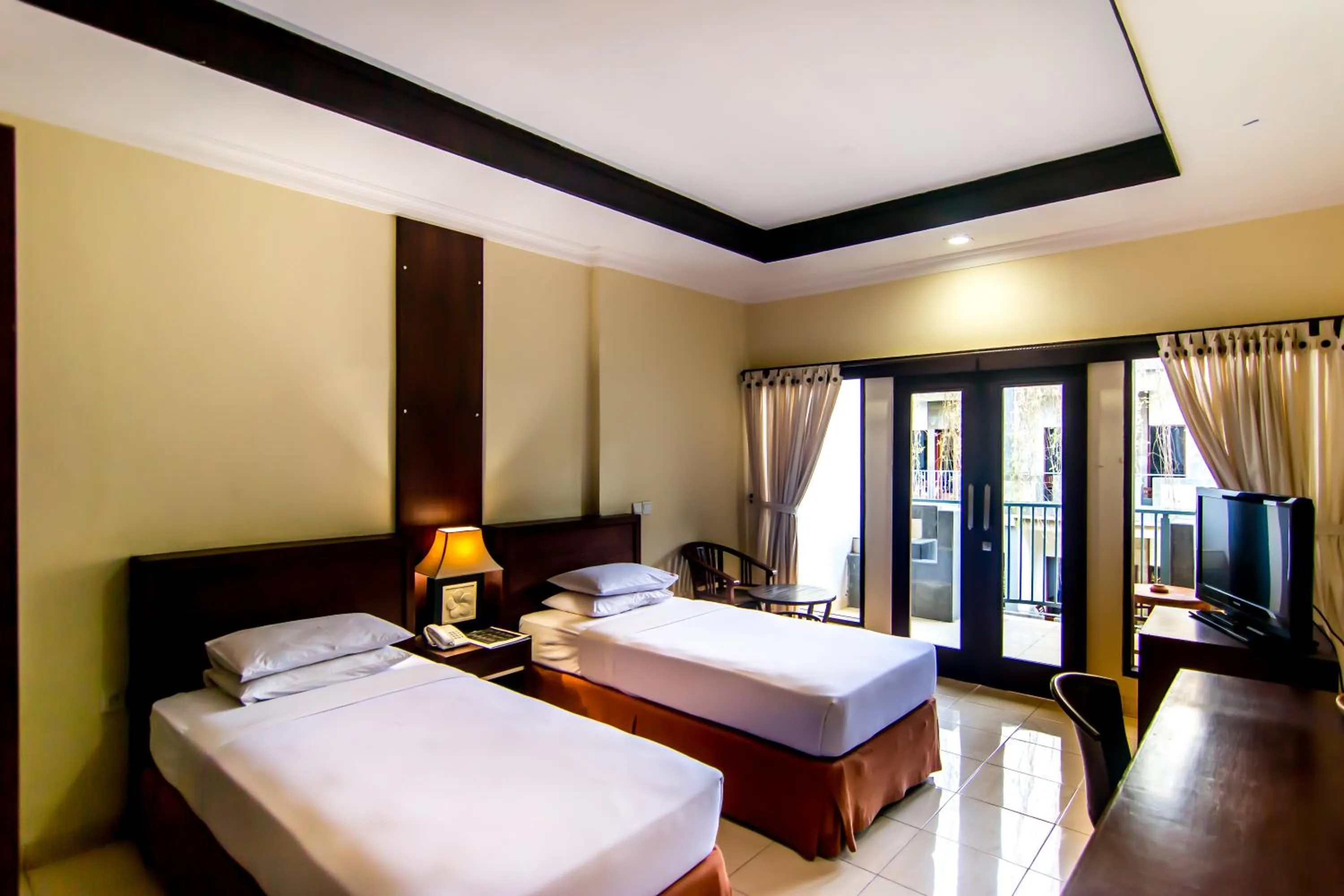 Photo of the whole room, Bed in Champlung Mas Hotel Legian