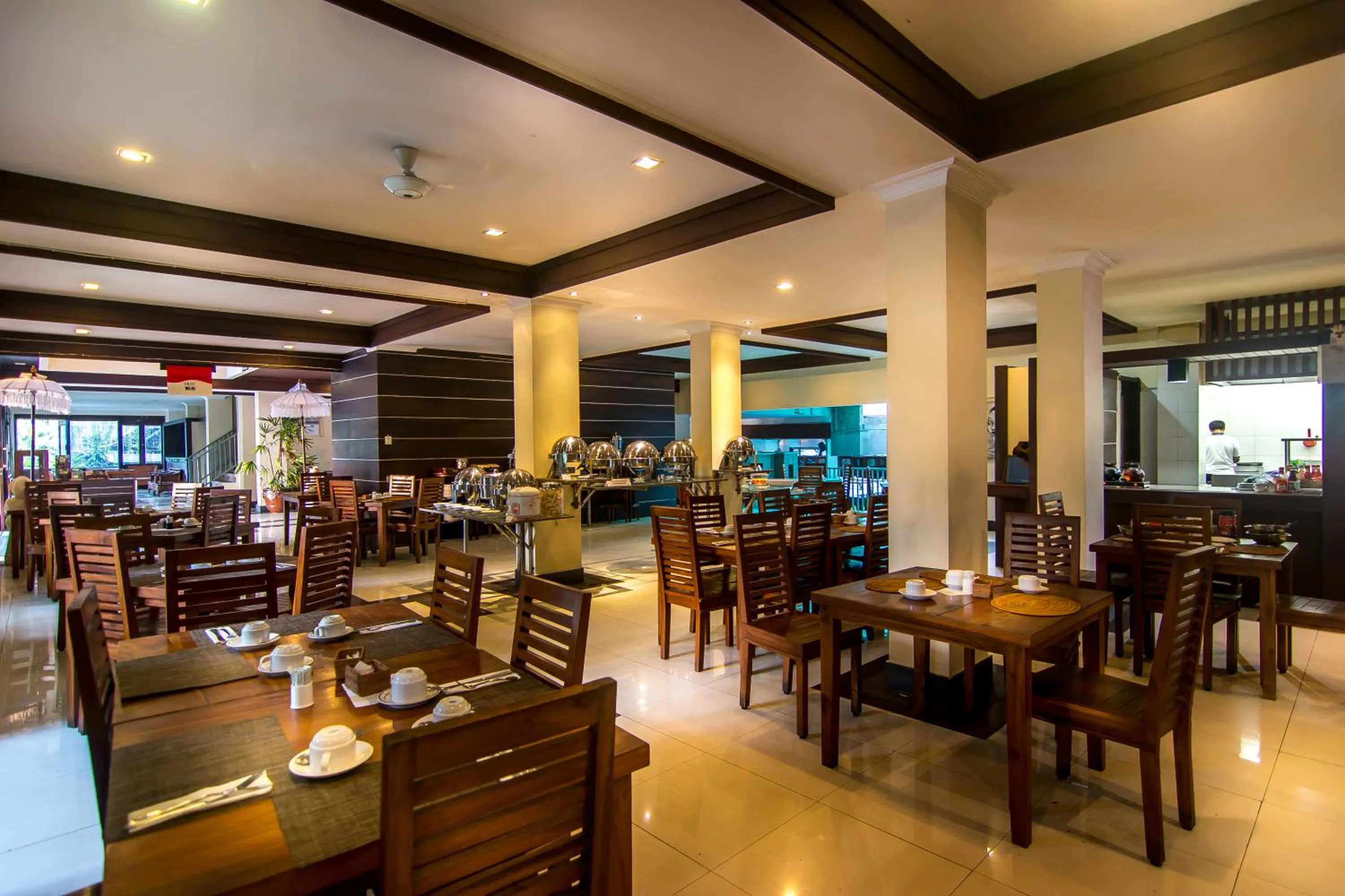 Restaurant/places to eat in Champlung Mas Hotel Legian