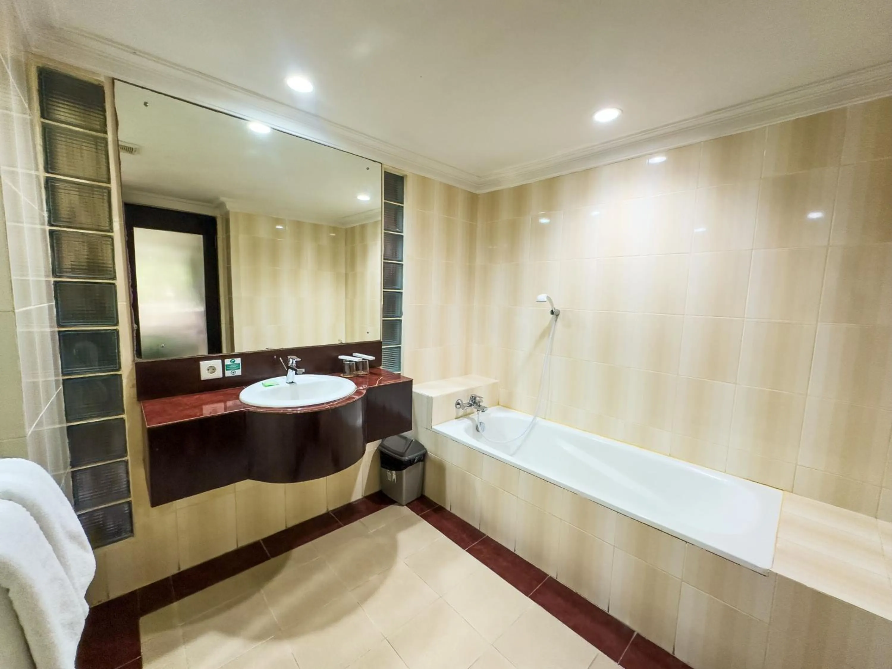 Bathroom in Champlung Mas Hotel Legian