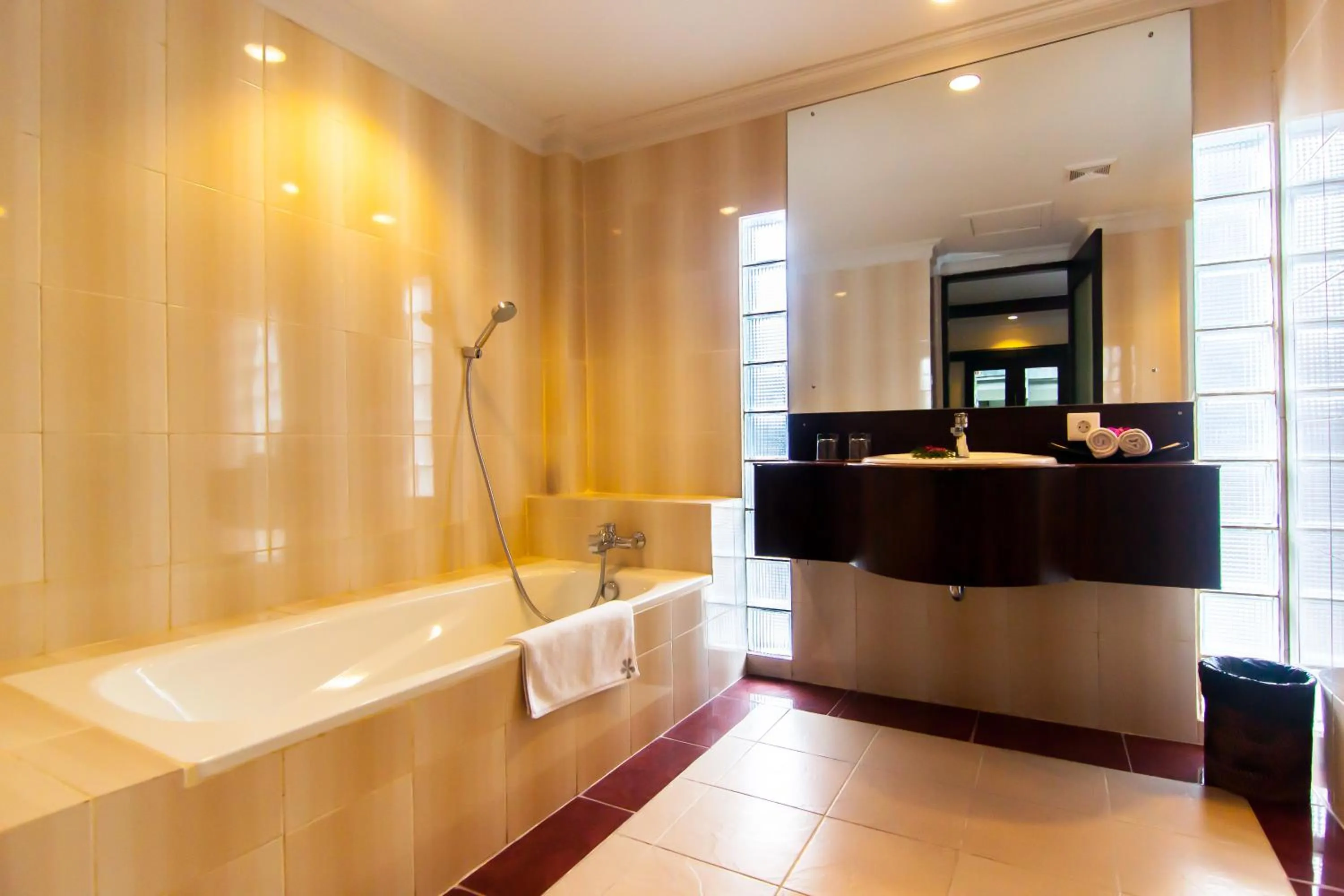 Bath in Champlung Mas Hotel Legian