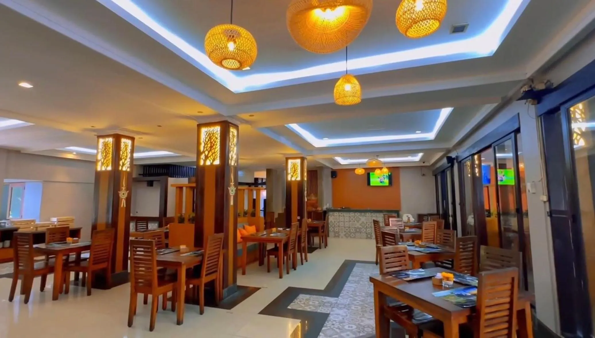 Restaurant/places to eat in Champlung Mas Hotel Legian