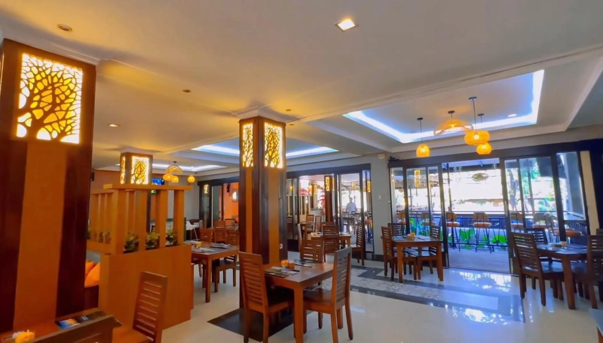 Restaurant/places to eat in Champlung Mas Hotel Legian