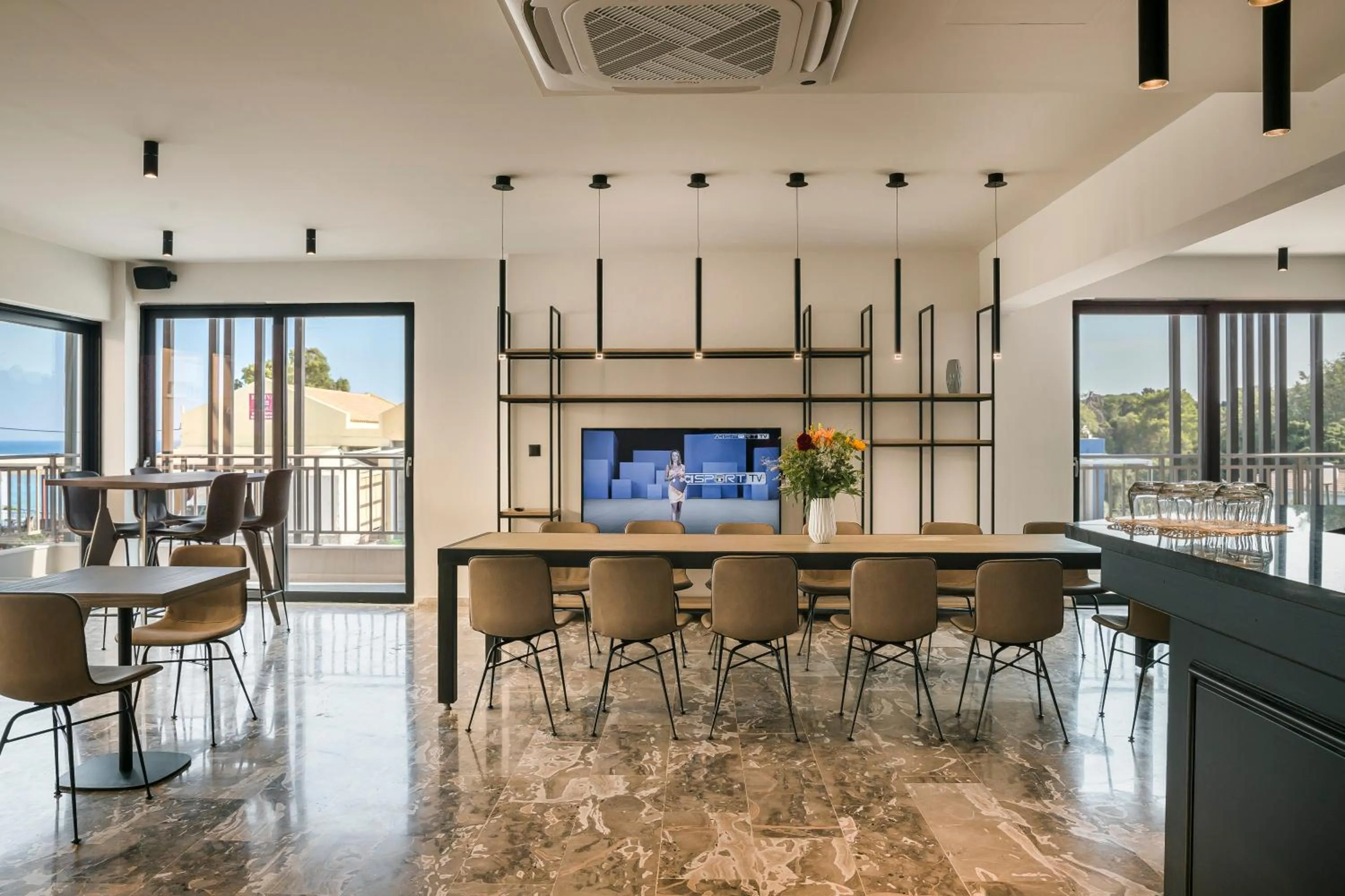 Restaurant/places to eat in Skala Hotel