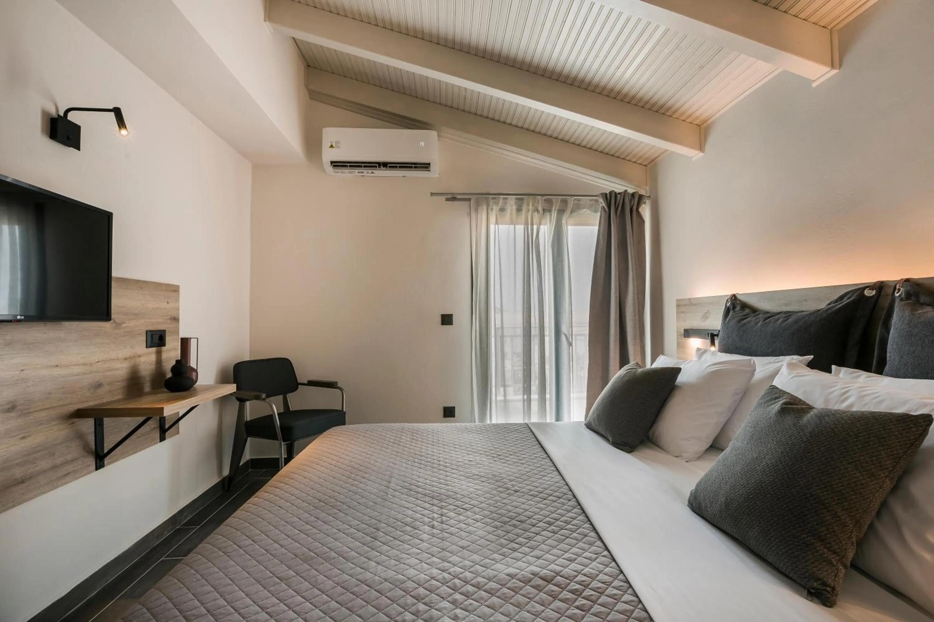 Photo of the whole room, Bed in Skala Hotel