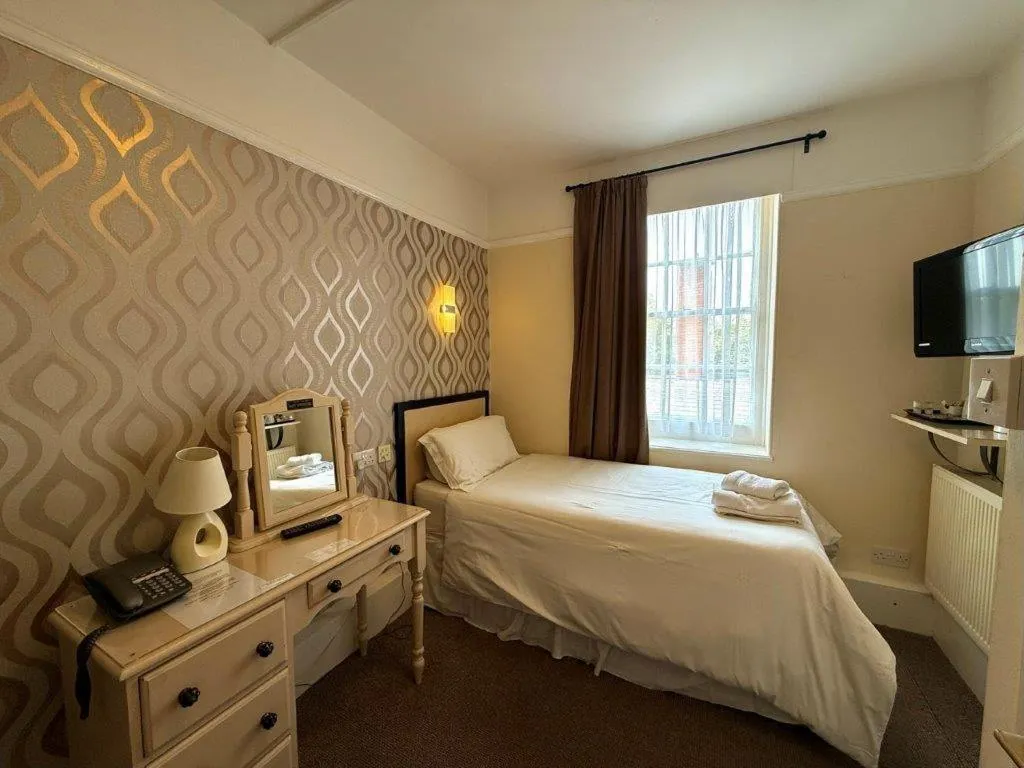 Bed in Deincourt Hotel