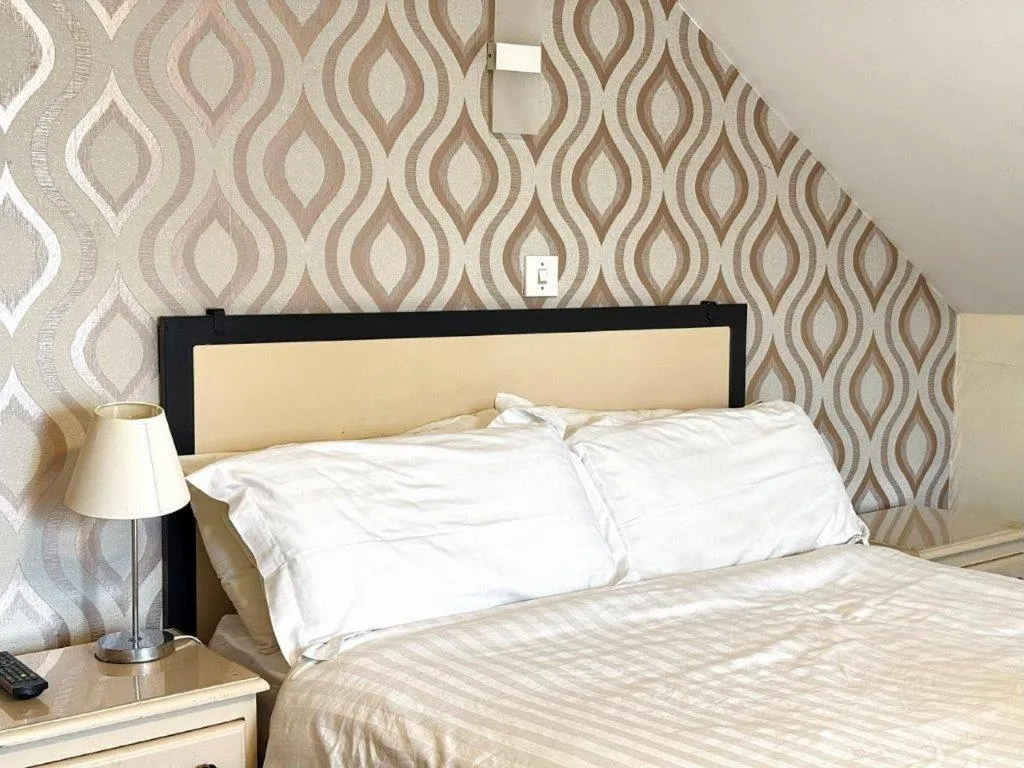 Bed in Deincourt Hotel