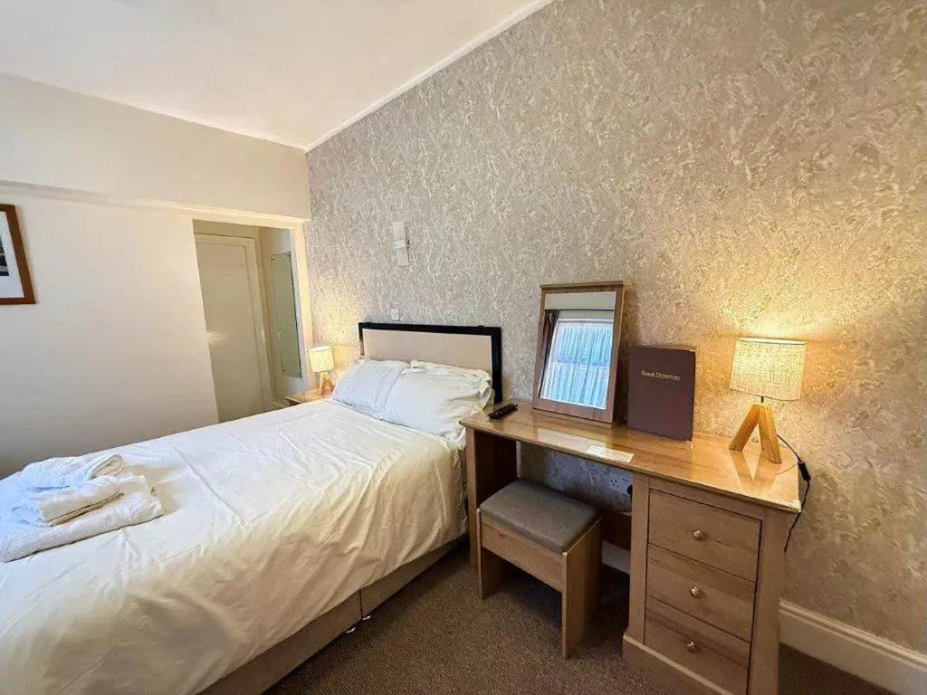 Bed in Deincourt Hotel