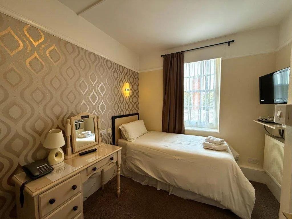 Bed in Deincourt Hotel