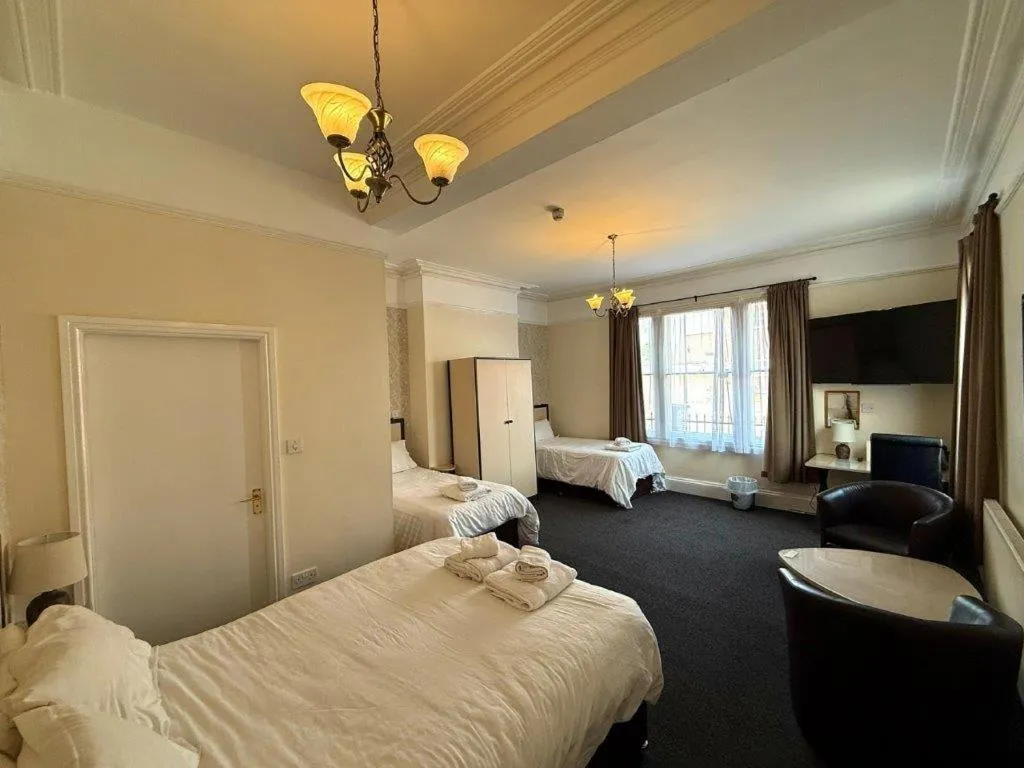 Bed in Deincourt Hotel