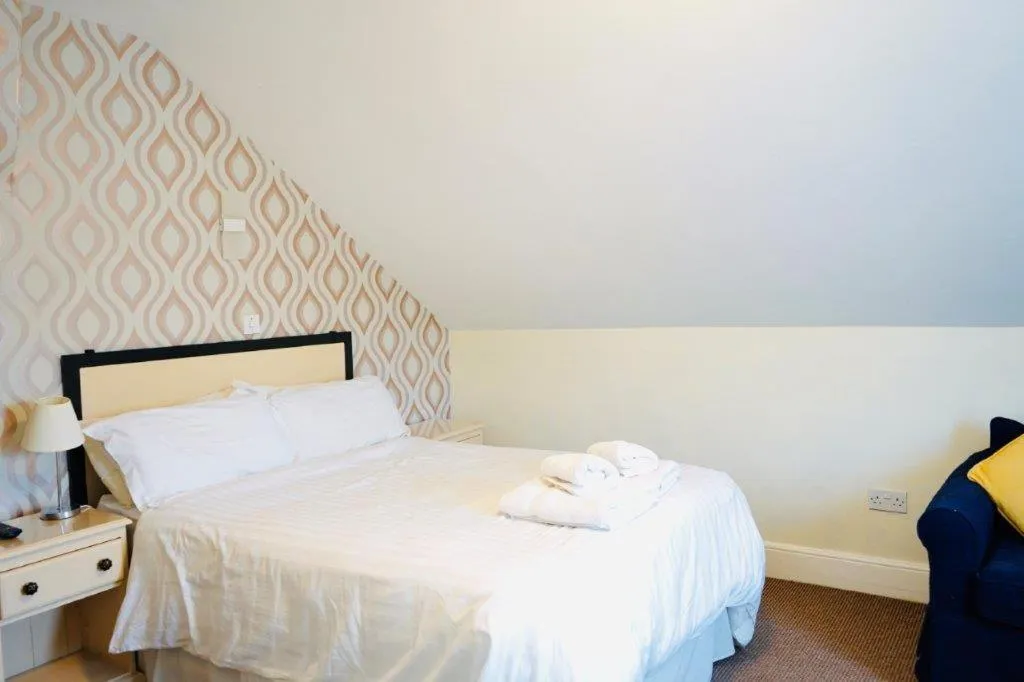 Bed in Deincourt Hotel